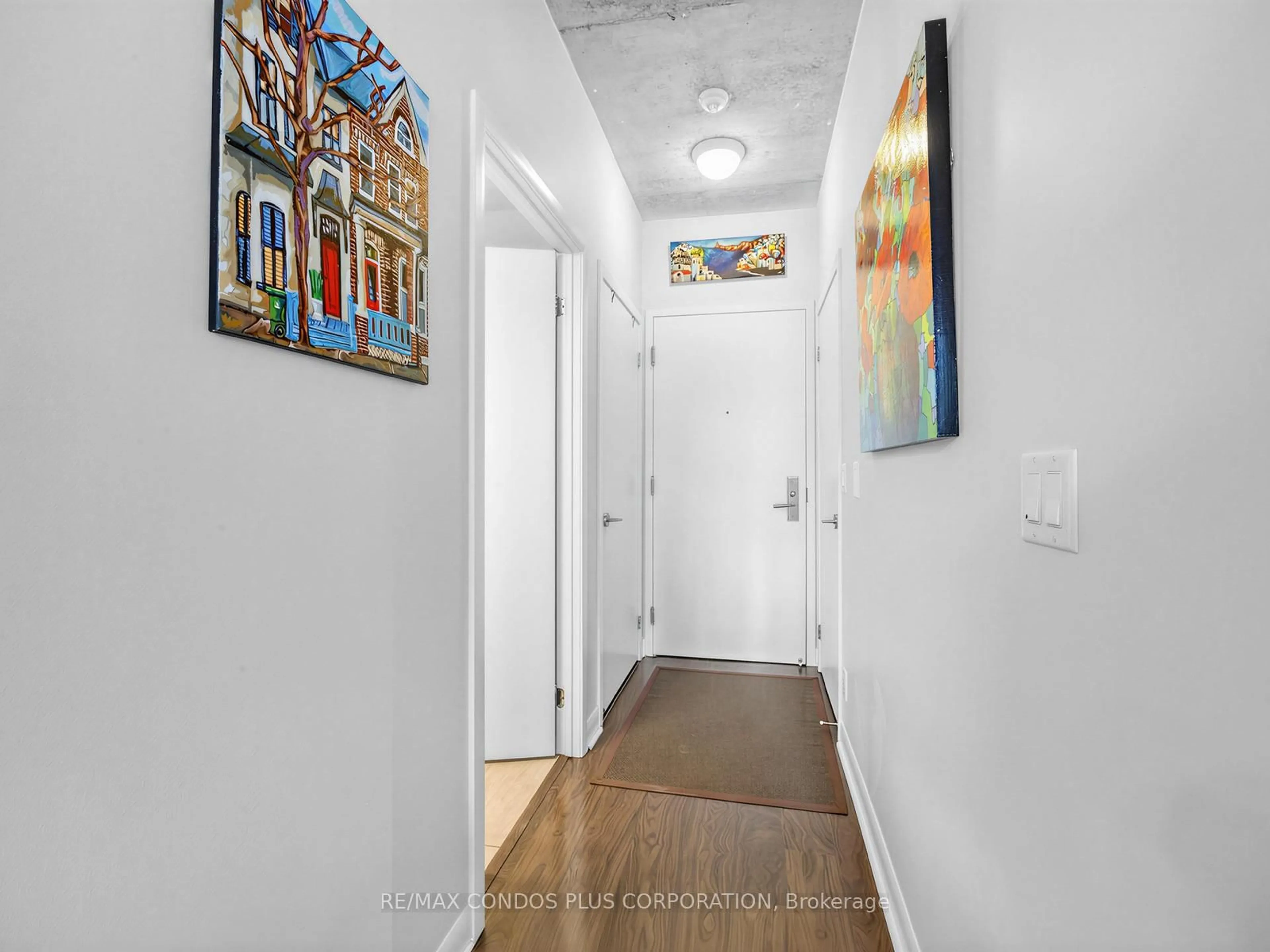 Indoor entryway for 478 King St #412, Toronto Ontario M5V 1K4