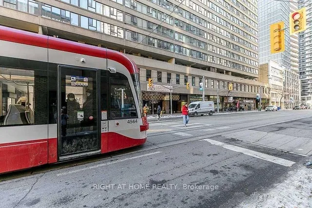 45 Carlton St #PH11, Toronto 3