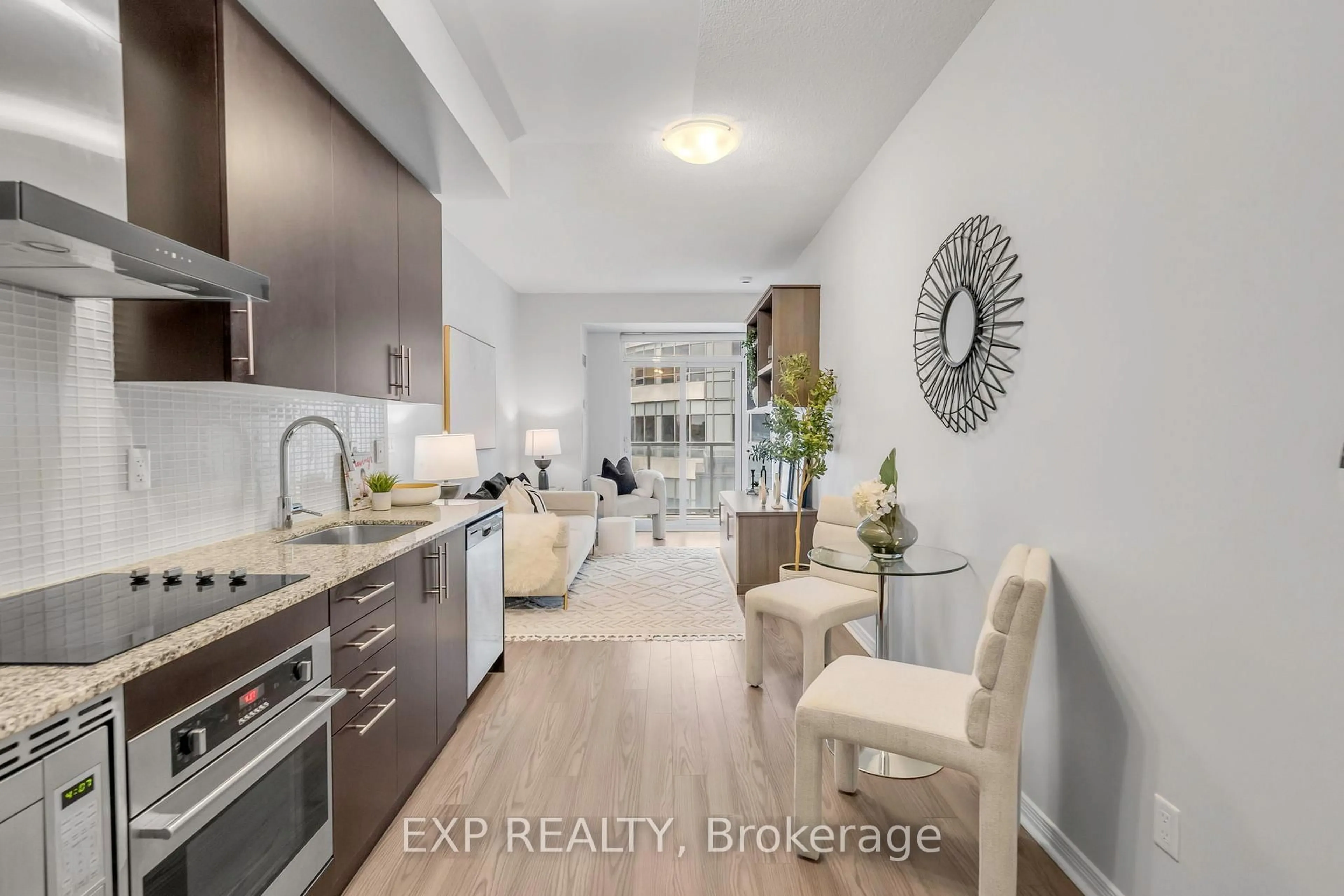 Open concept kitchen, unknown for 352 Front St #2021, Toronto Ontario M5V 0K3