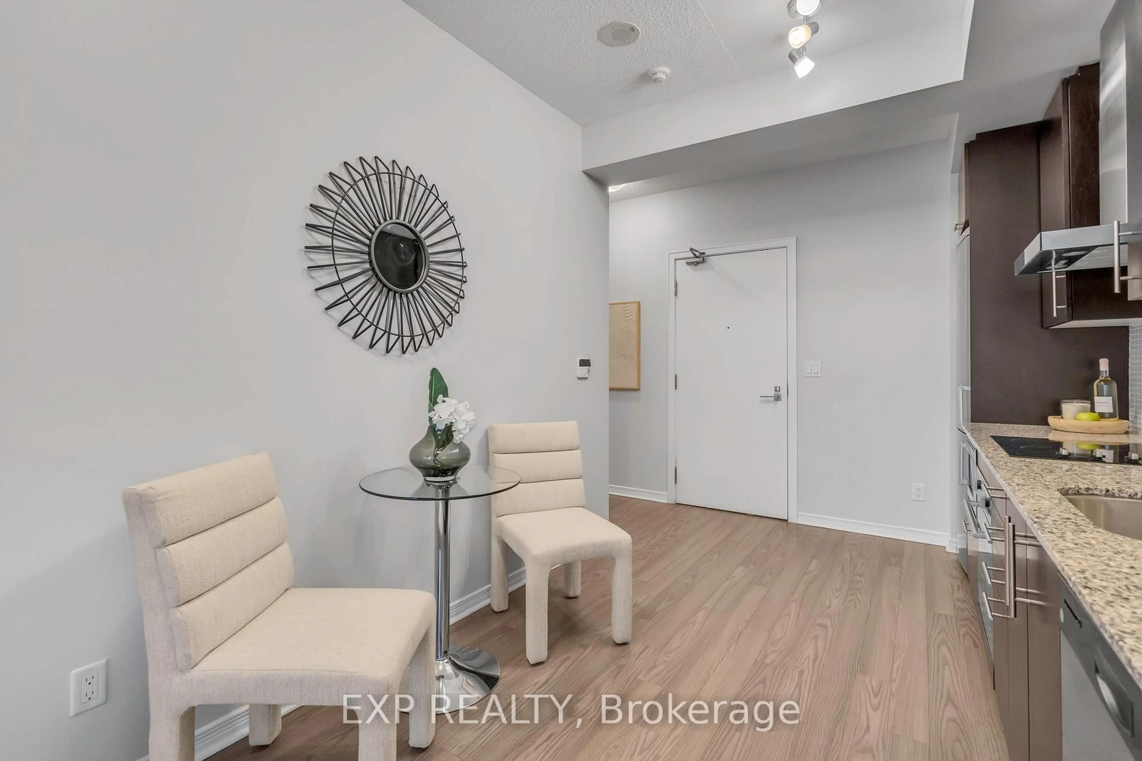 Indoor entryway for 352 Front St #2021, Toronto Ontario M5V 0K3