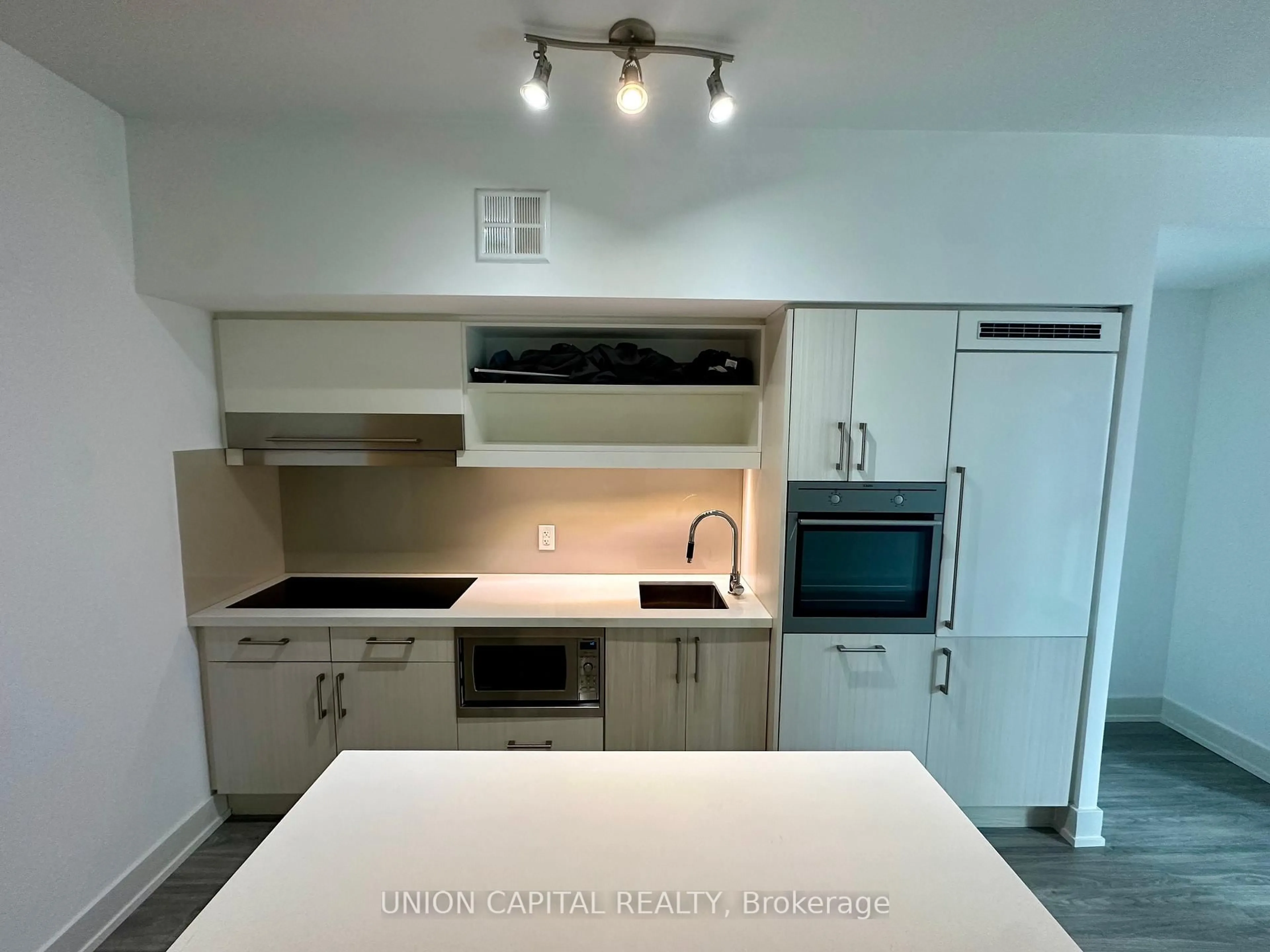 Standard kitchen, unknown for 39 Sherbourne St #501, Toronto Ontario M5A 0L8