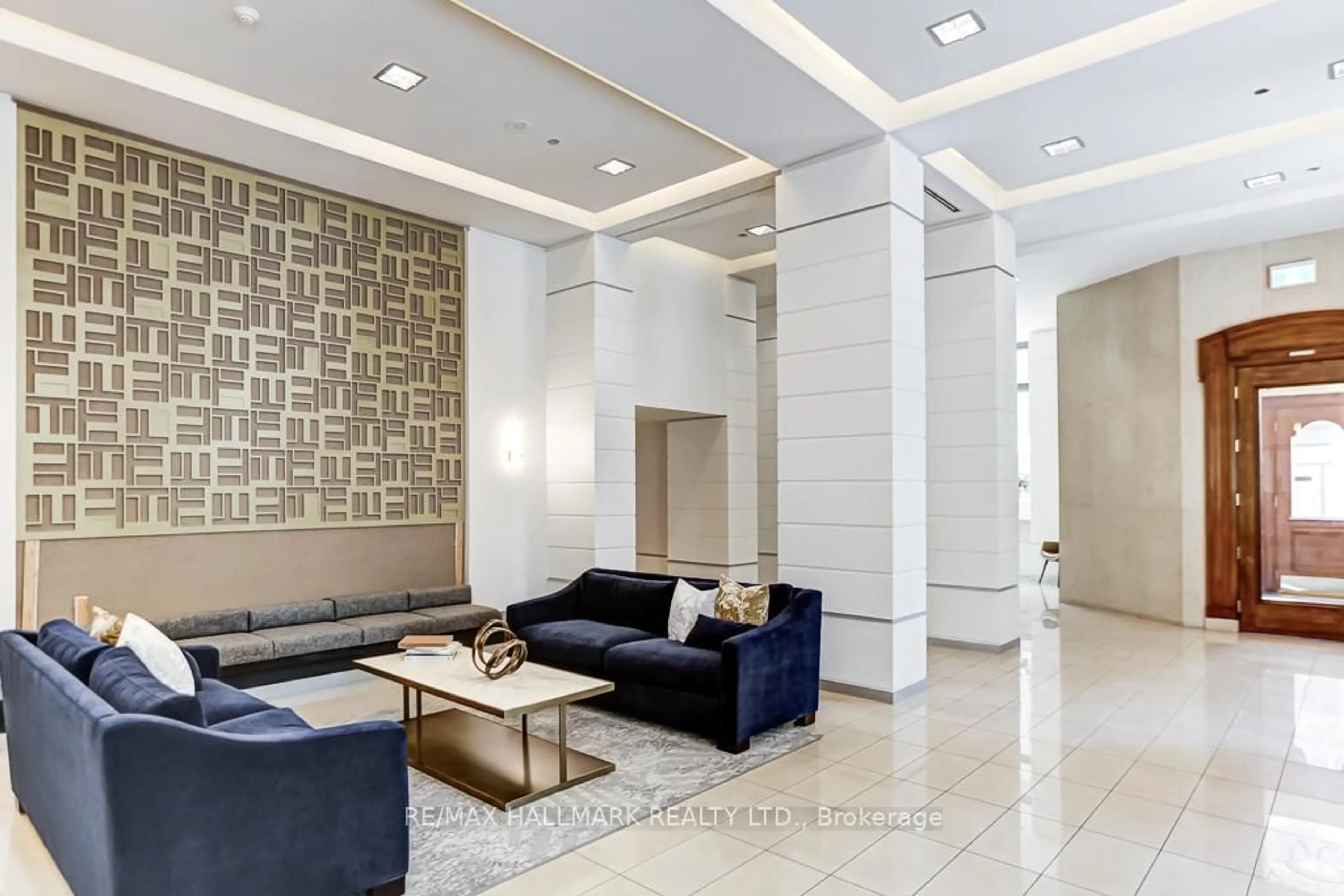 Lobby for 230 King St #911, Toronto Ontario M5A 1K5