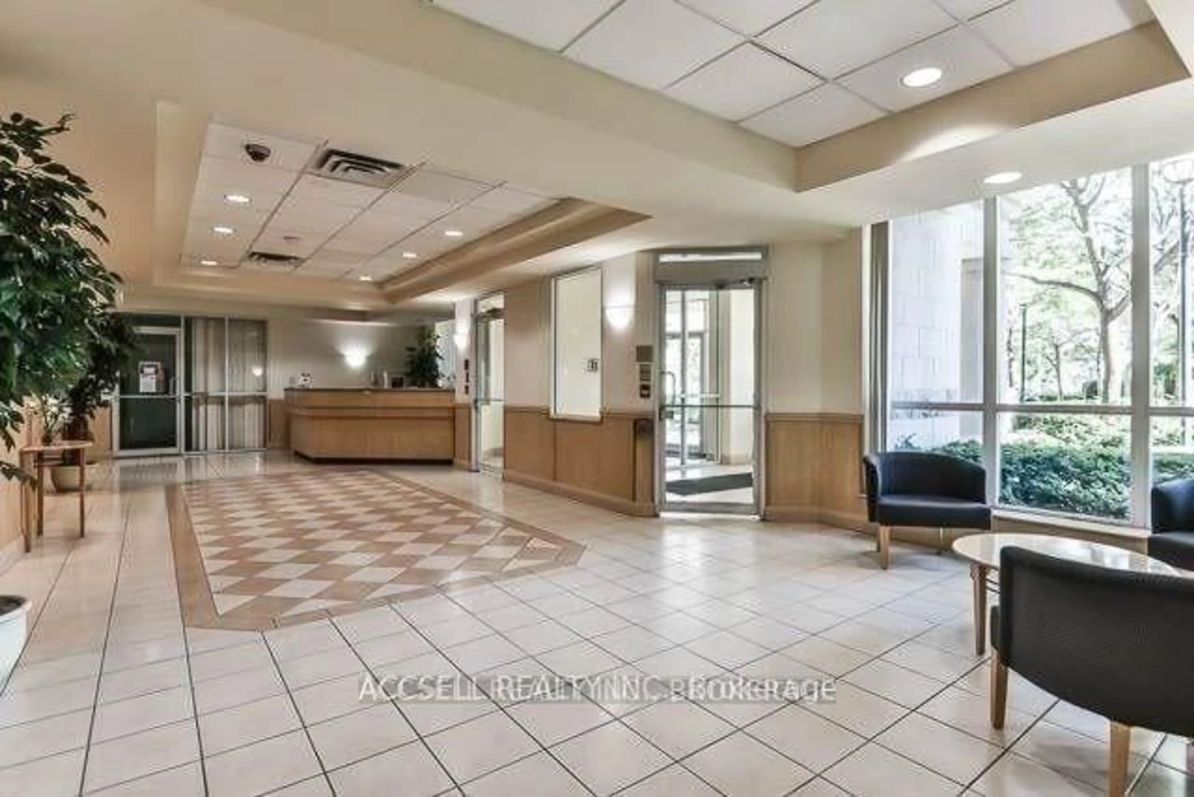 Indoor foyer for 650 Lawrence Ave #1008, Toronto Ontario M6A 3E8