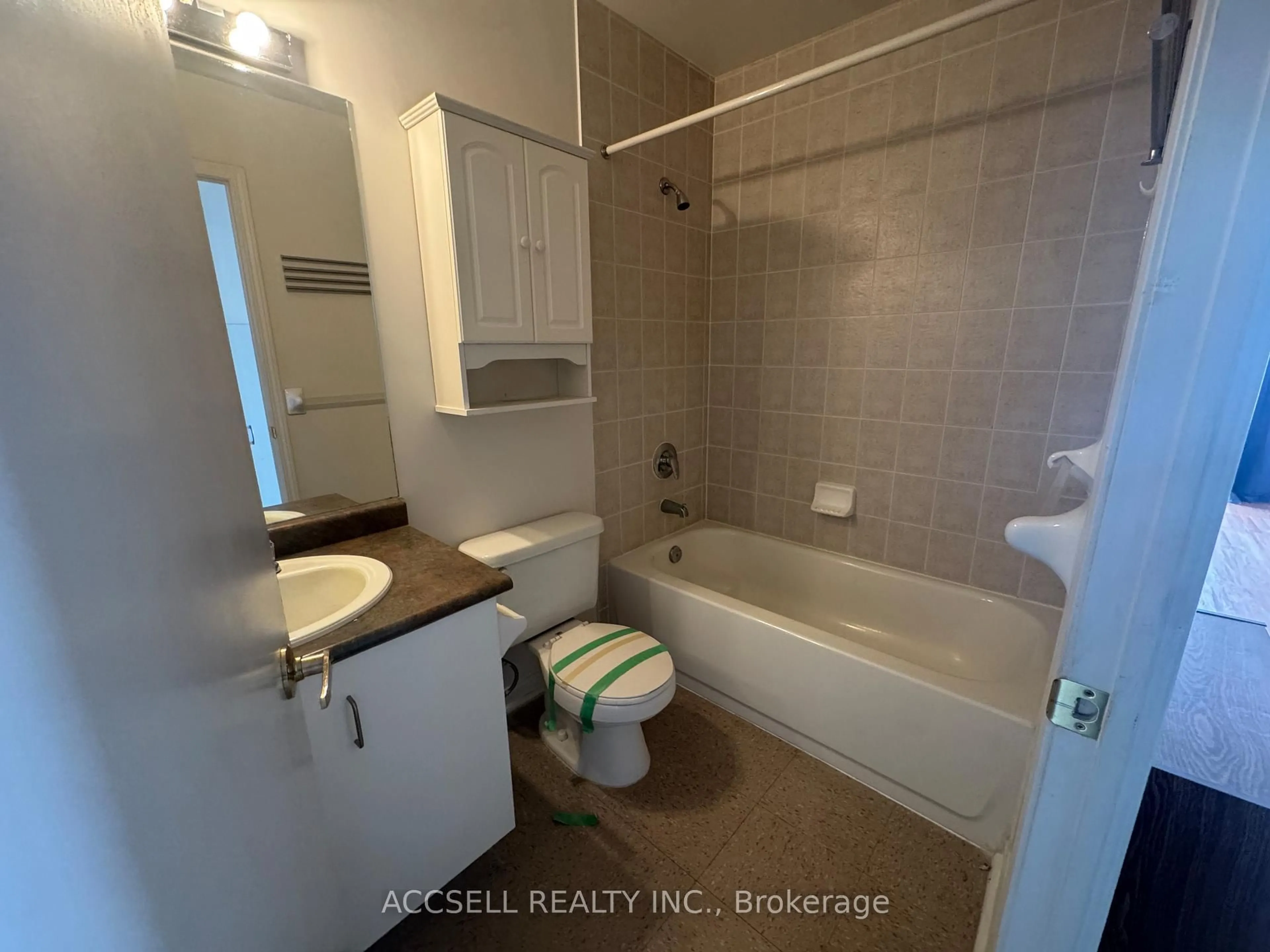 Standard bathroom, unknown for 650 Lawrence Ave #1008, Toronto Ontario M6A 3E8