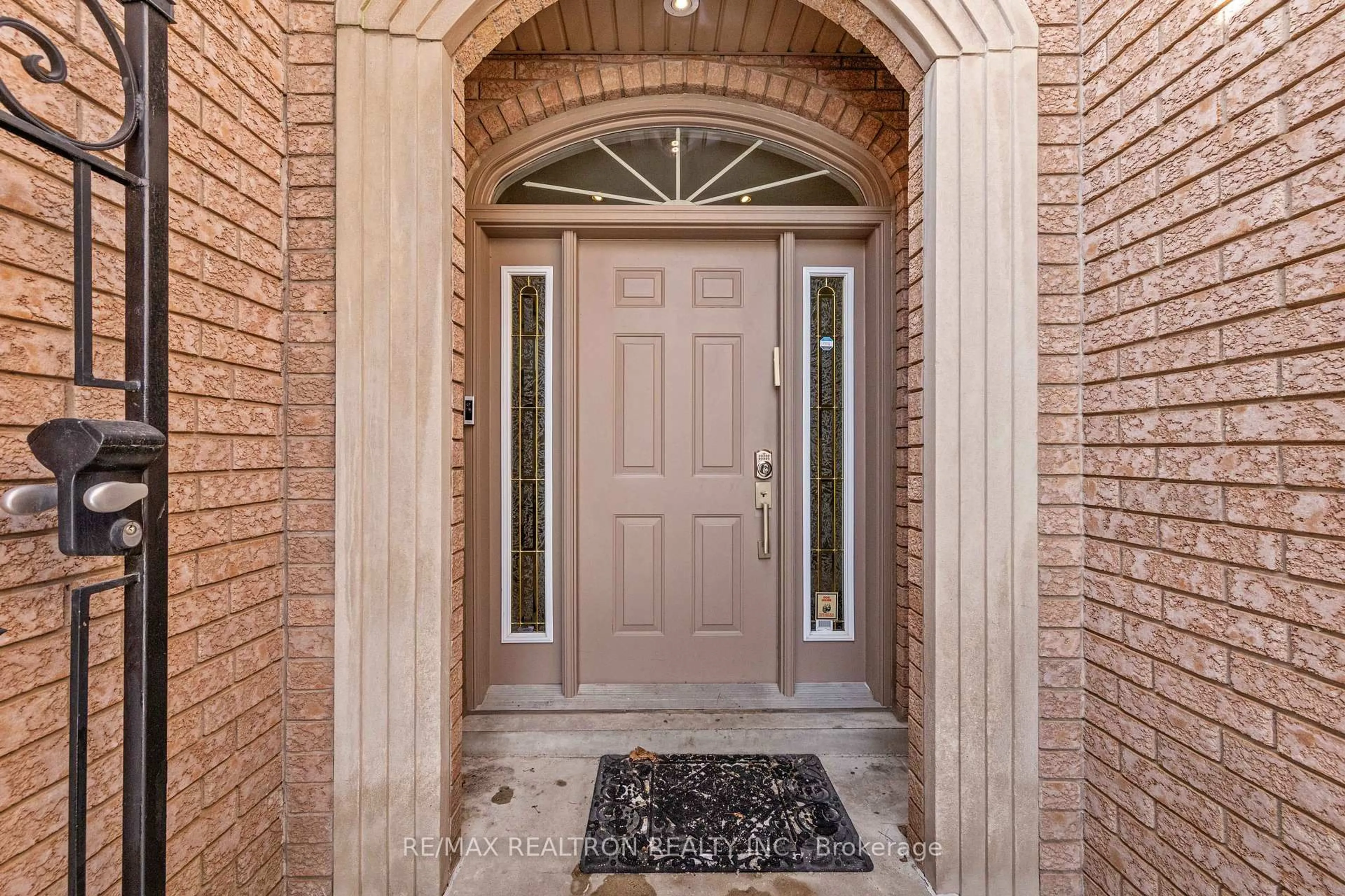 Indoor entryway for 10 Gorman Park Rd, Toronto Ontario M3H 3K4