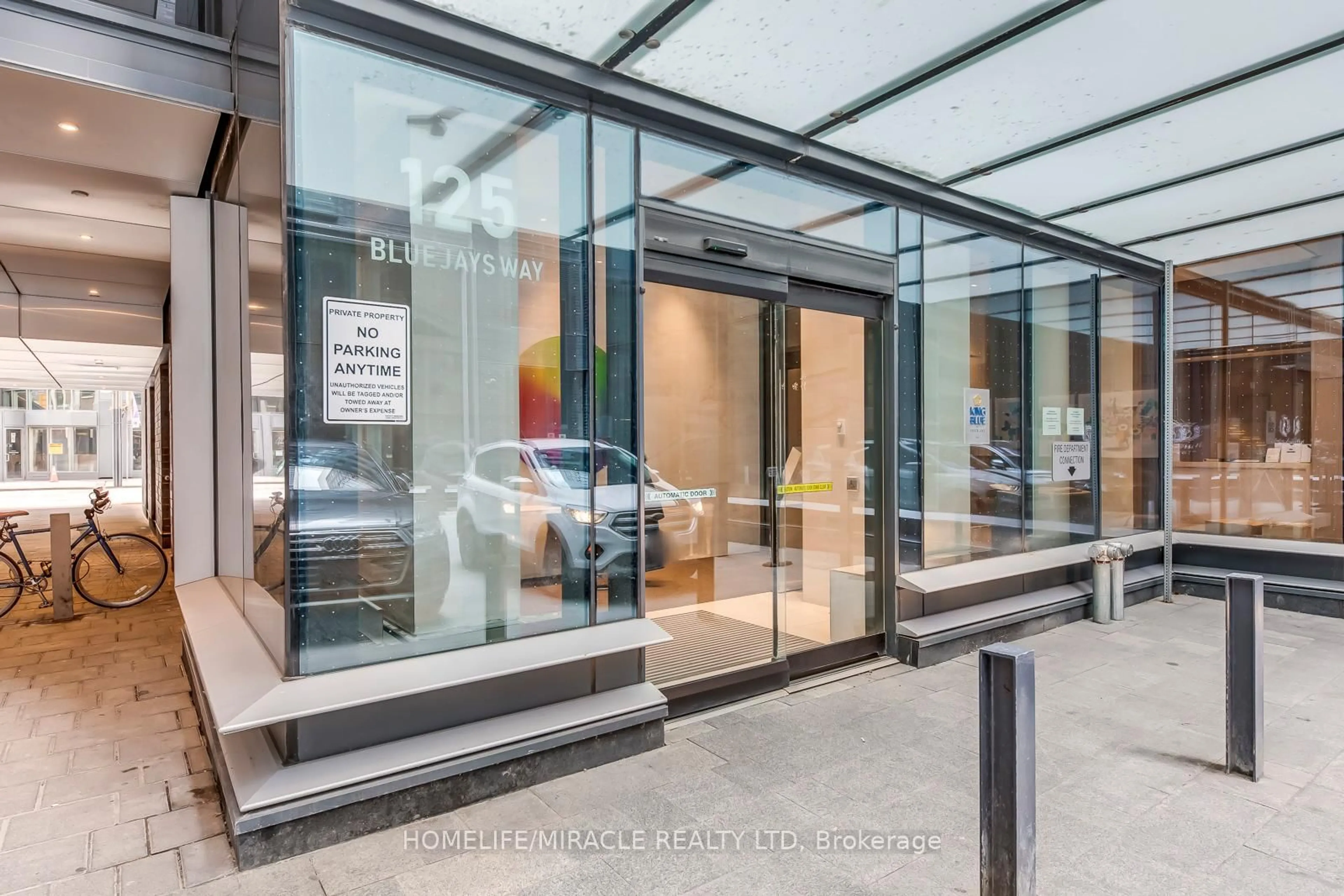 Indoor foyer for 125 Blue Jays Way #3210, Toronto Ontario M5V 0N5