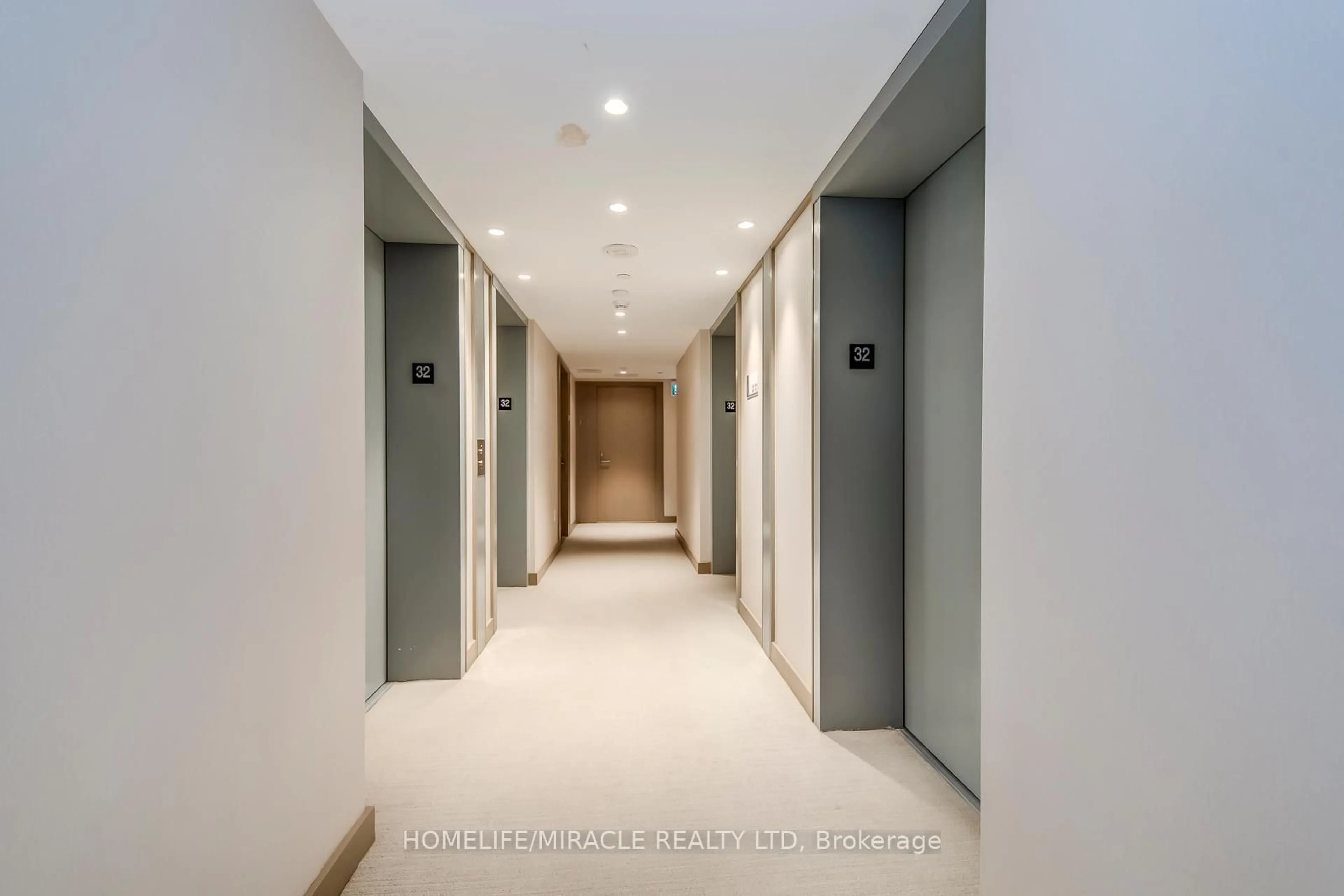 Indoor foyer for 125 Blue Jays Way #3210, Toronto Ontario M5V 0N5