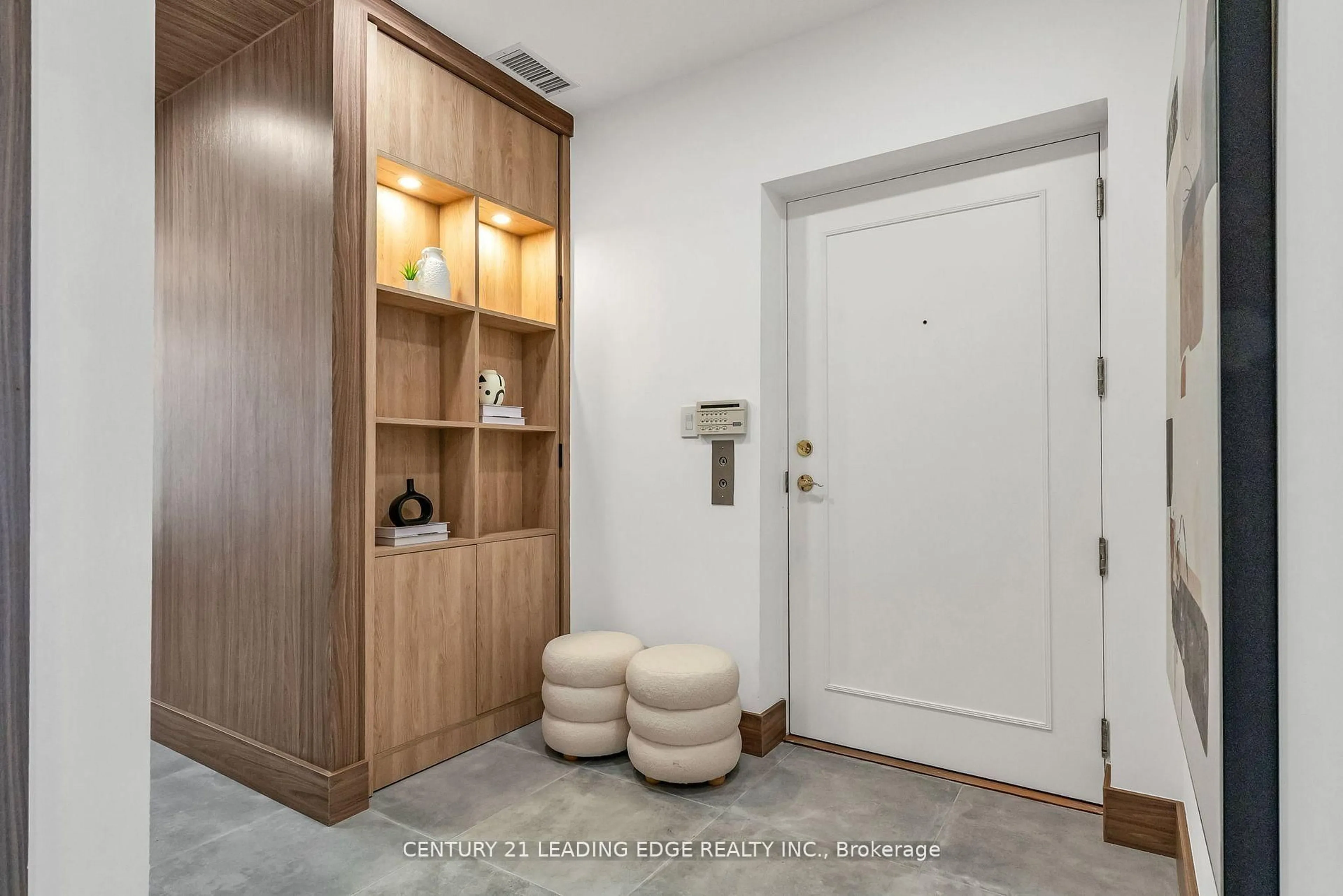 Indoor entryway for 1 Watergarden Way #208, Toronto Ontario M2K 2Z7