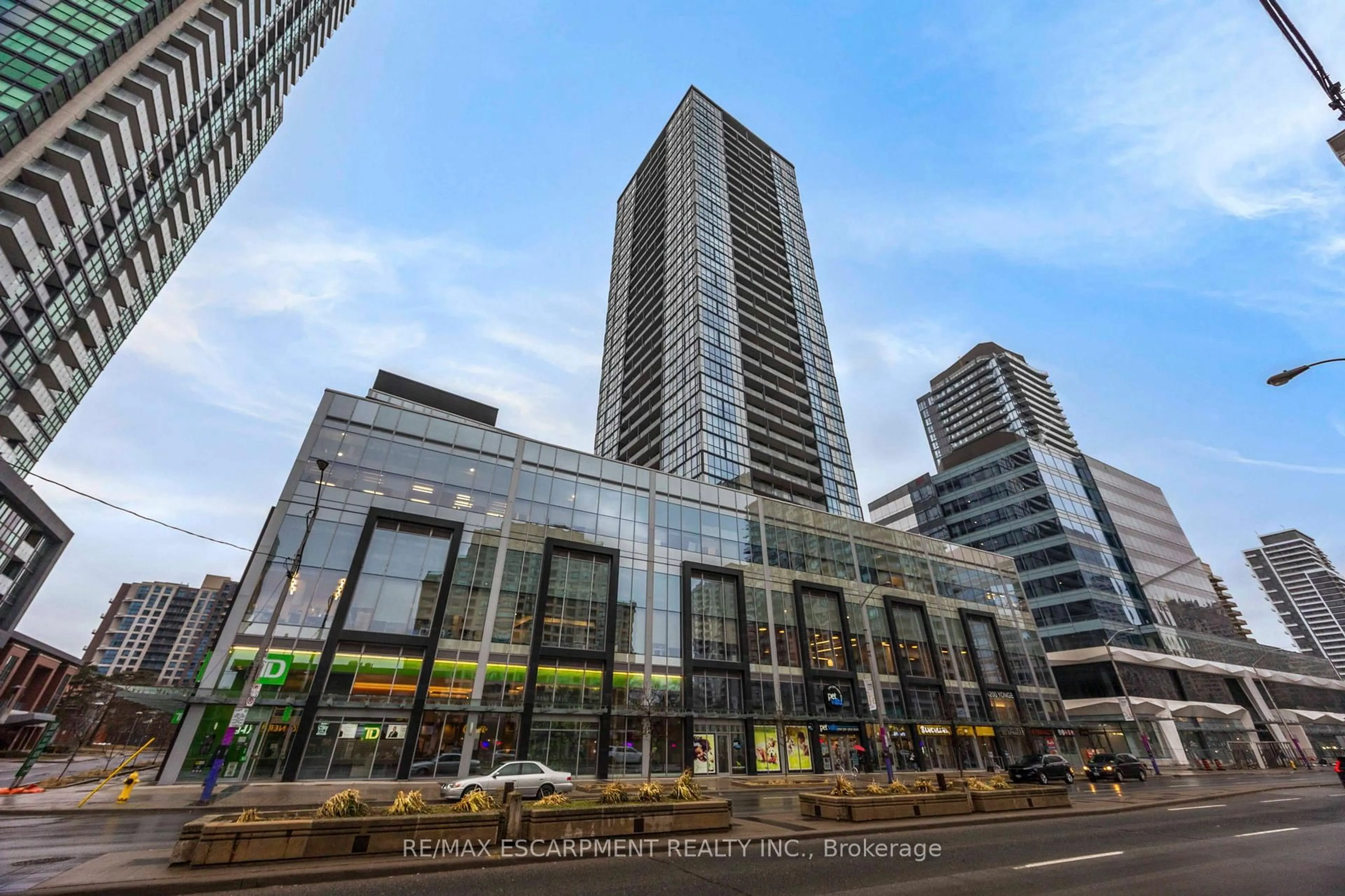 Indoor foyer for 5180 Yonge St #2909, Toronto Ontario M2N 0K5