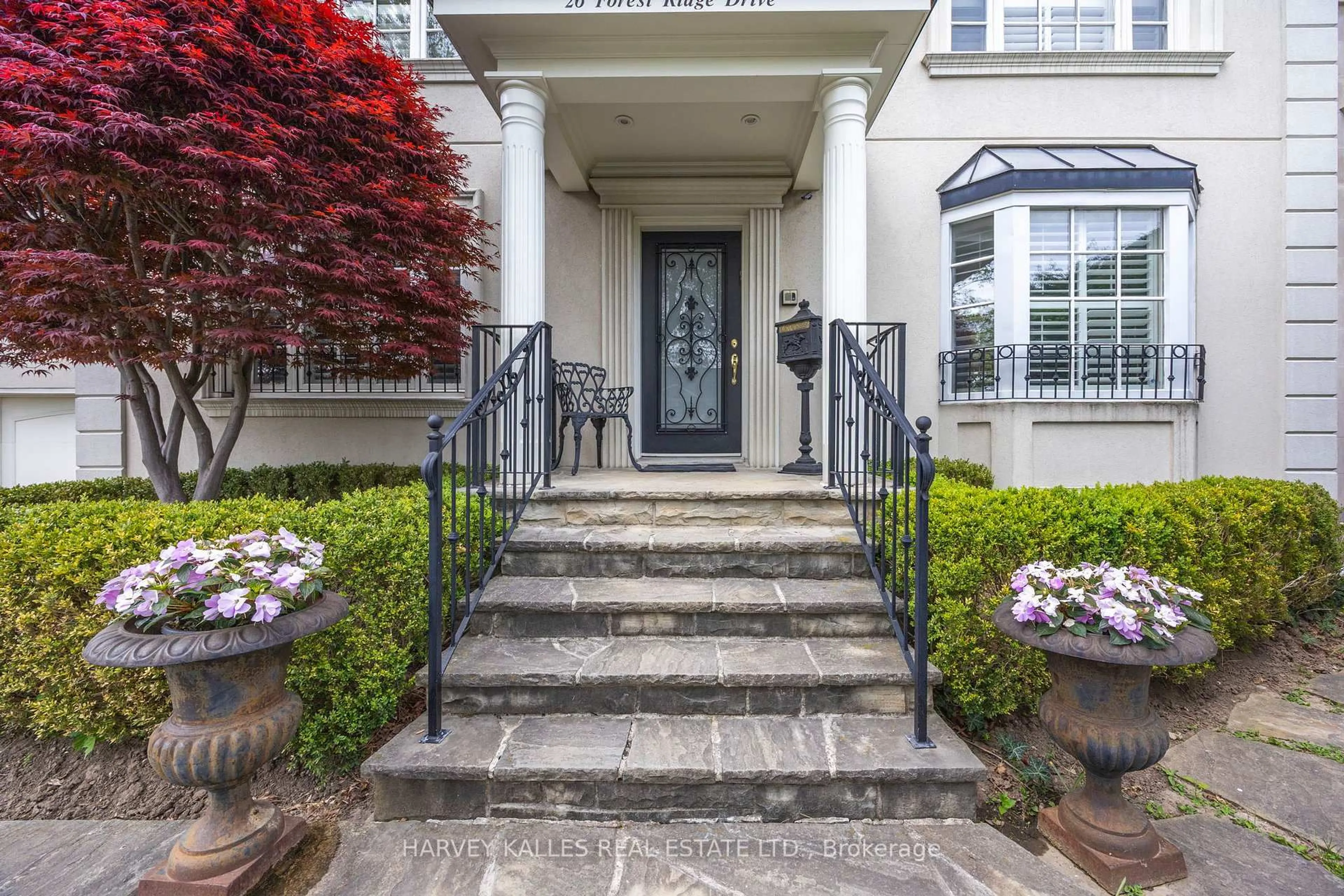 Indoor entryway for 26 Forest Ridge Dr, Toronto Ontario M6B 1H3