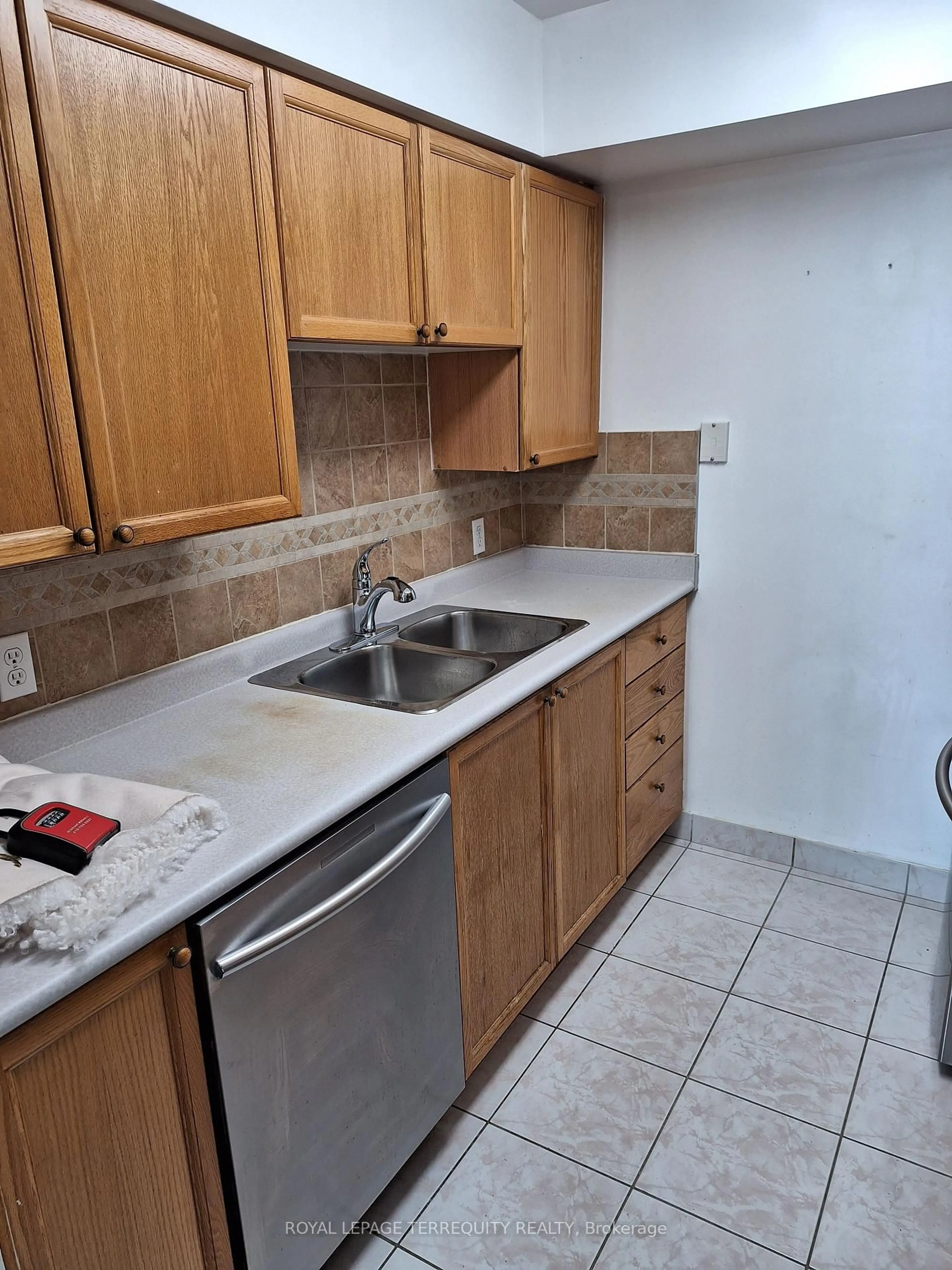 Standard kitchen, unknown for 256 Doris Ave #601, Toronto Ontario M2N 6X8