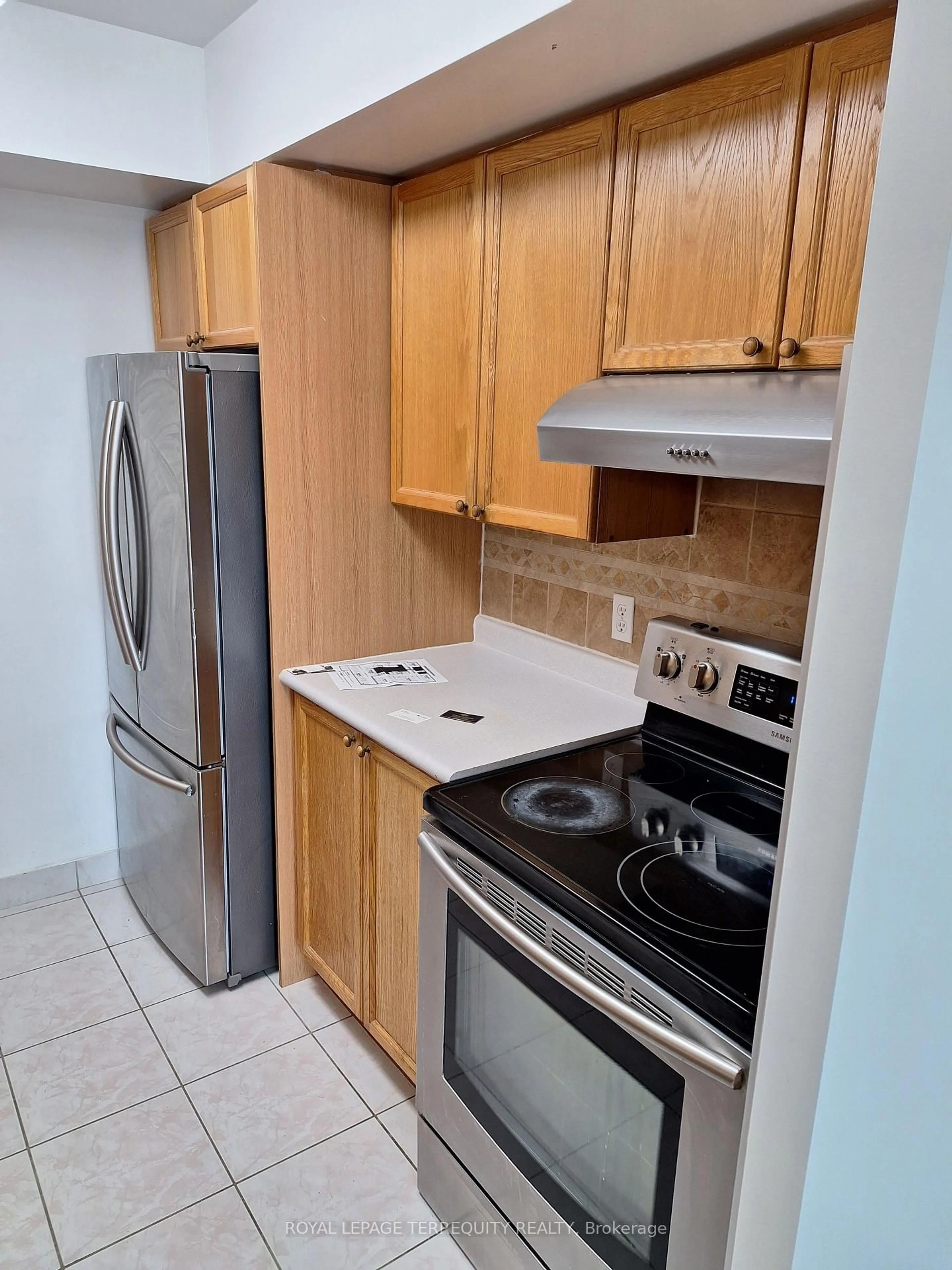 Standard kitchen, unknown for 256 Doris Ave #601, Toronto Ontario M2N 6X8