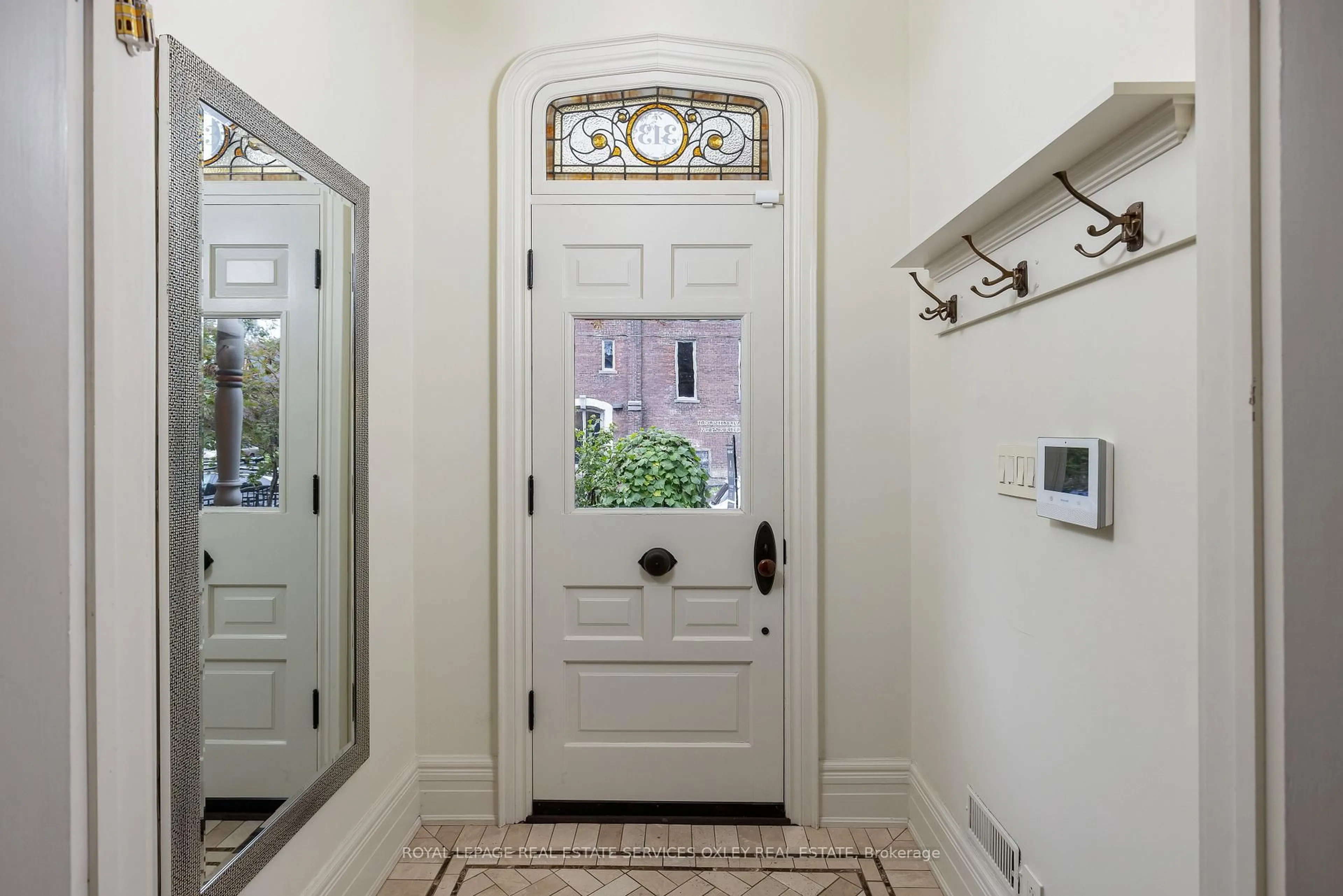 Indoor entryway for 313 Sumach St, Toronto Ontario M5A 3K4