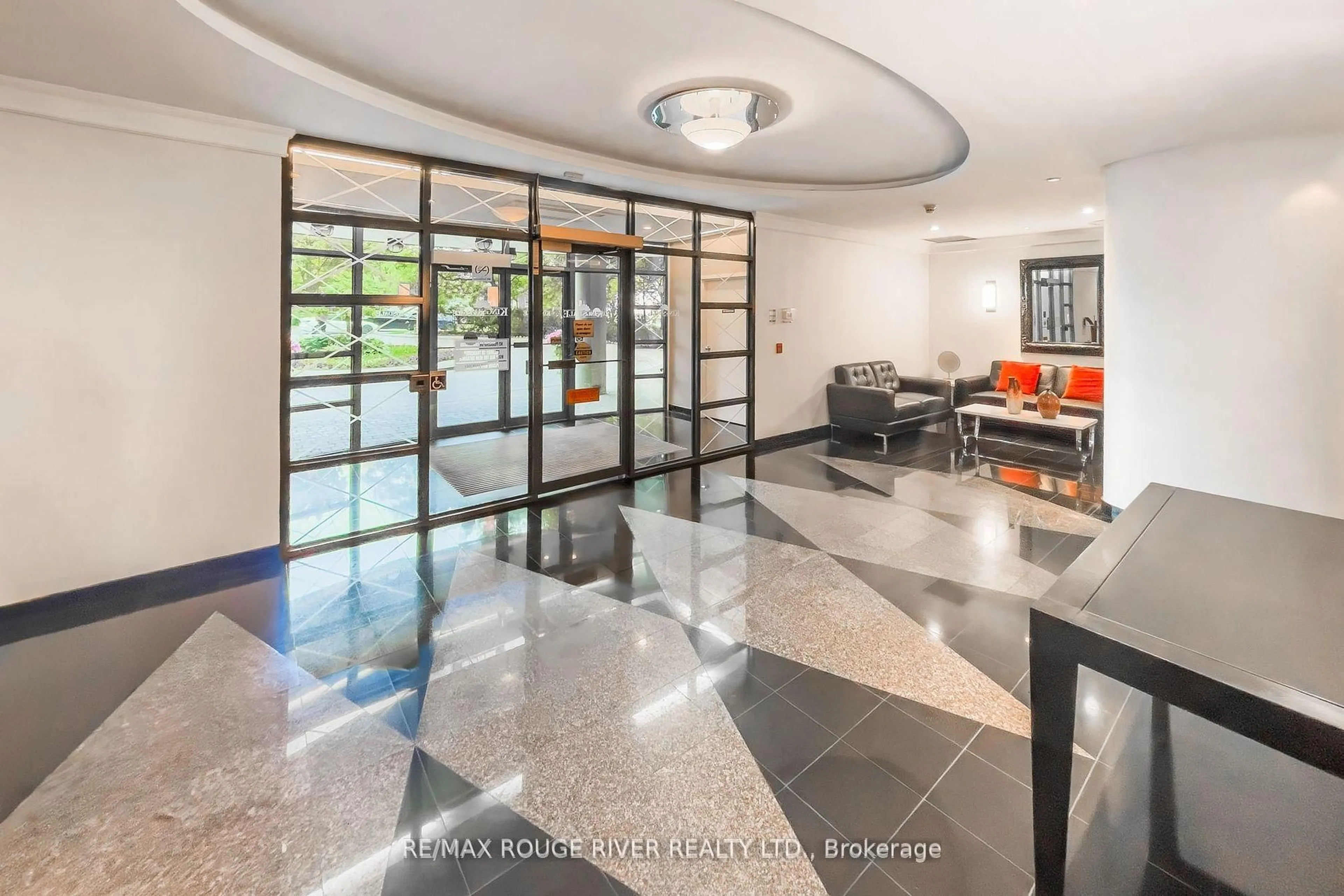 Indoor foyer for 238 Doris Ave #109, Toronto Ontario M2N 6W1