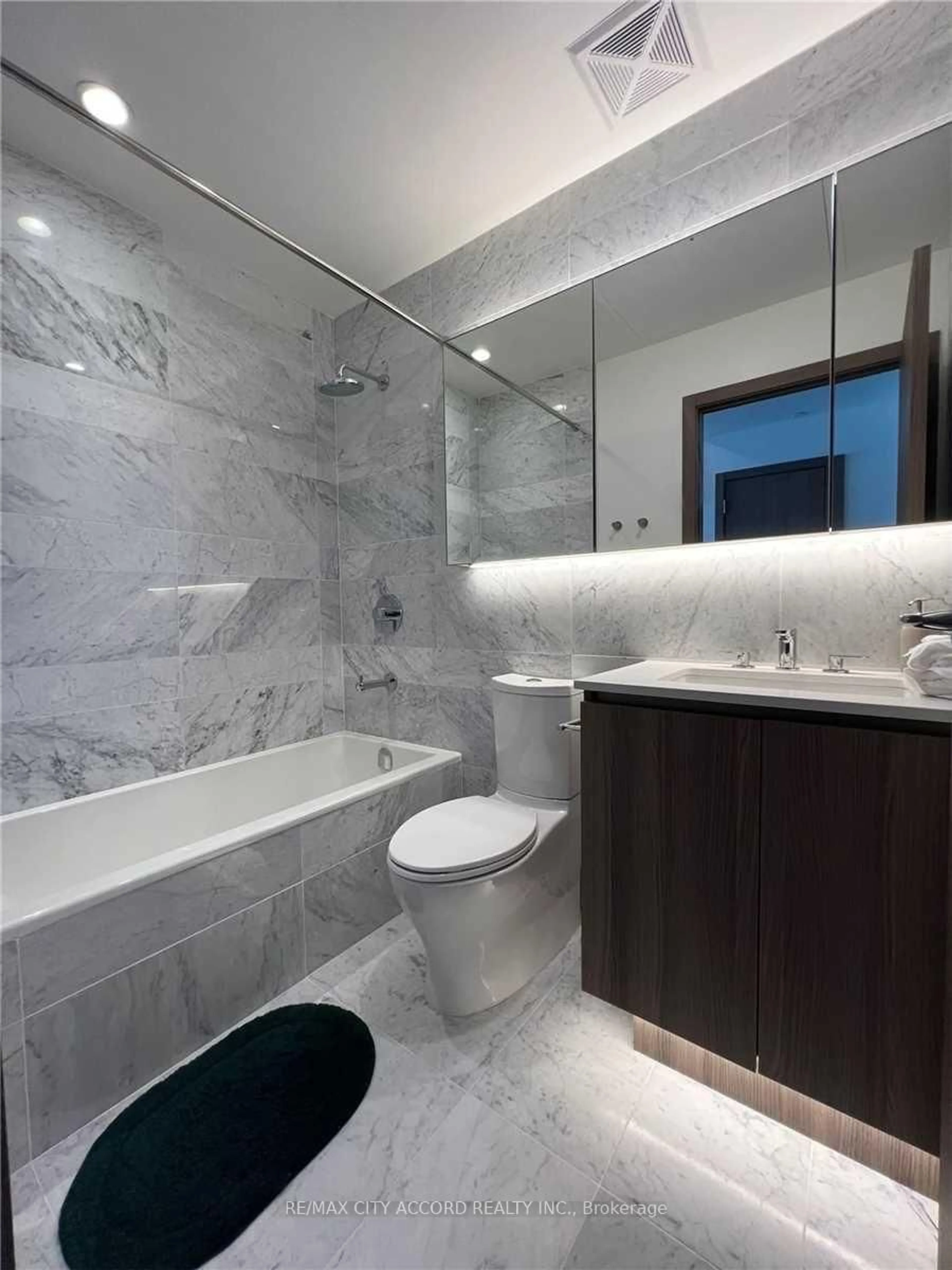 Contemporary bathroom, ceramic/tile floor for 17 Bathurst St #3109, Toronto Ontario M6A 2E1