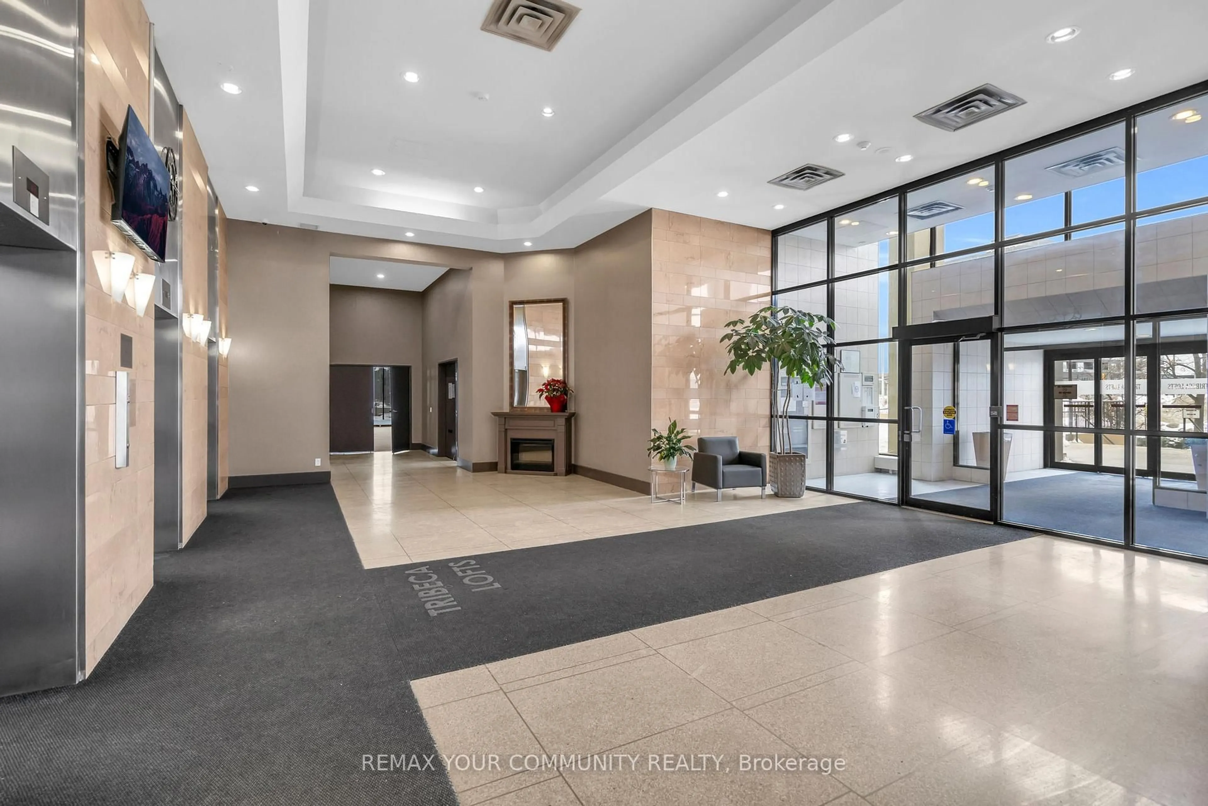 Indoor foyer for 797 Don Mills Rd #Lph06, Toronto Ontario M3C 1V1