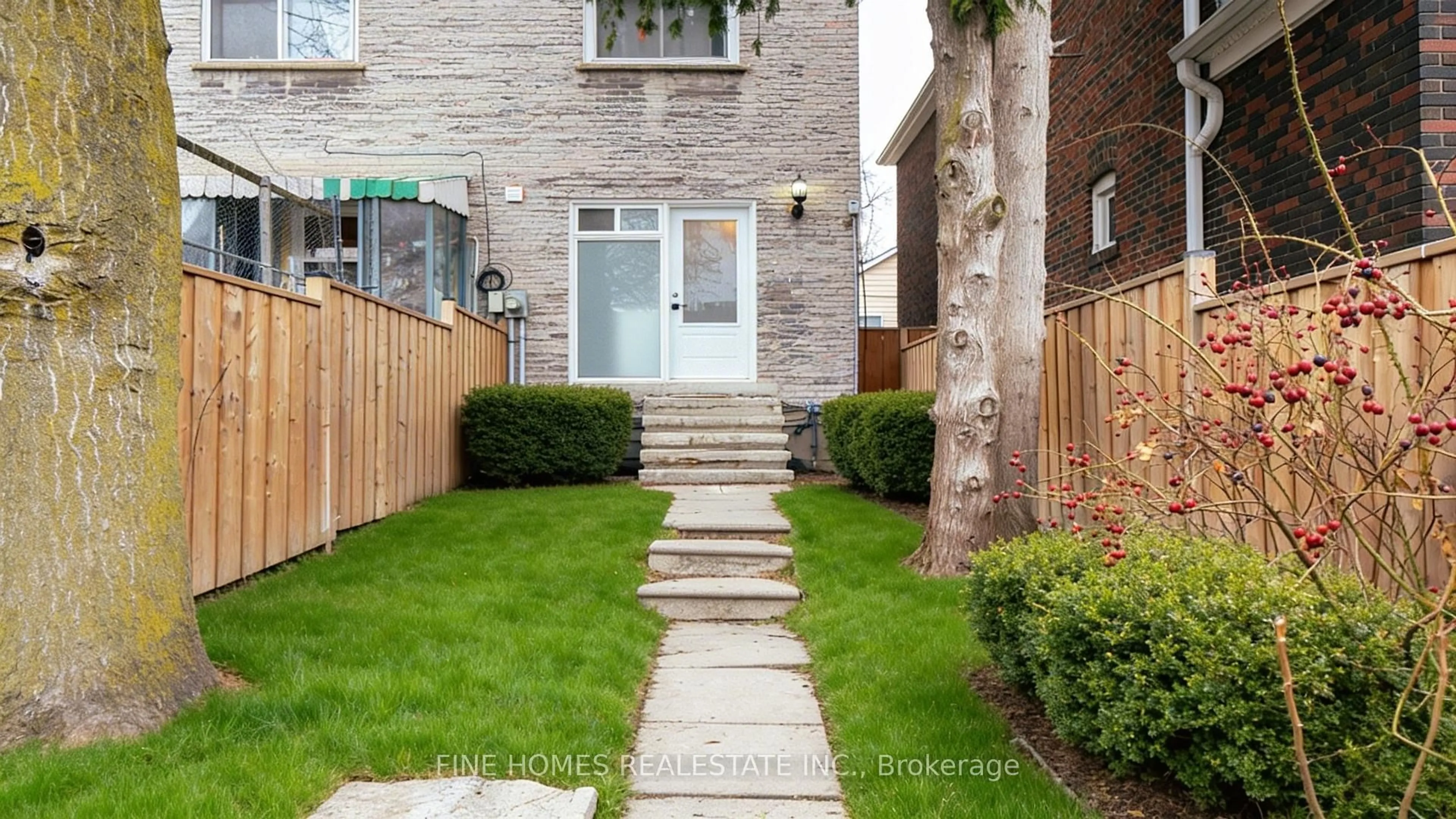 Patio, street for 48 Carr St, Toronto Ontario M5T 1B7