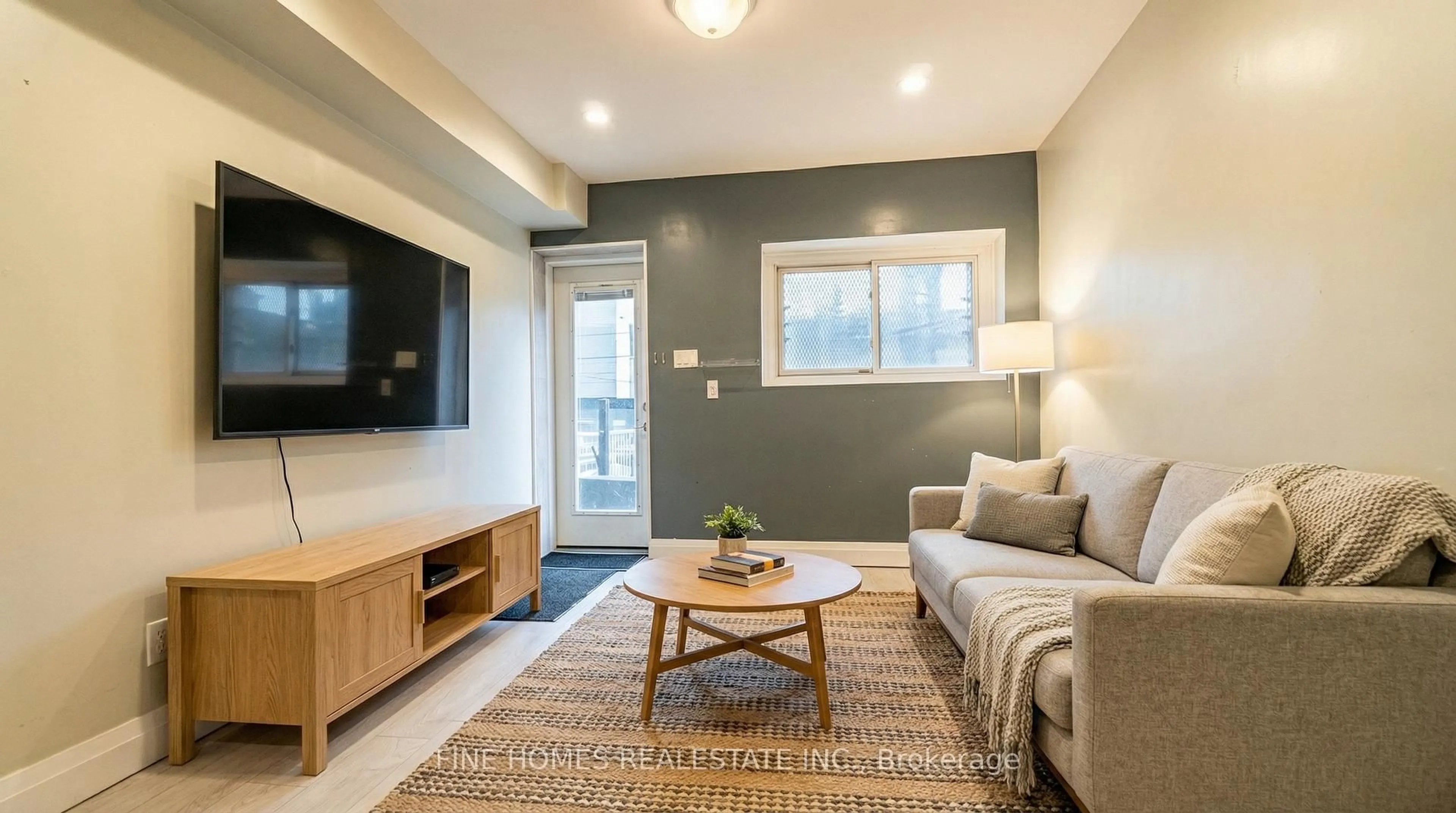 Living room with furniture, unknown for 48 Carr St, Toronto Ontario M5T 1B7