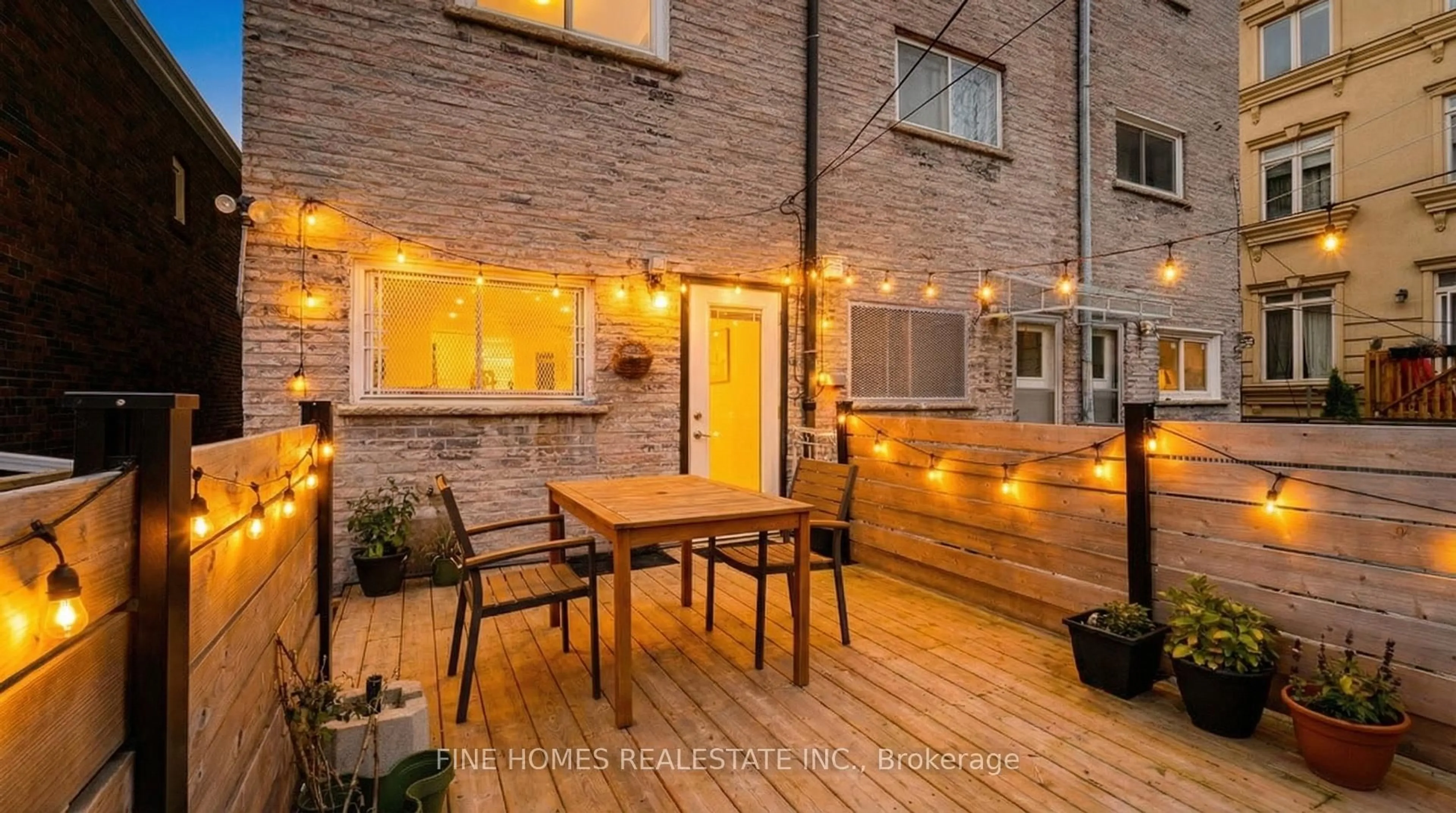 Patio, street for 48 Carr St, Toronto Ontario M5T 1B7