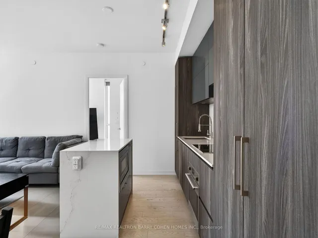 1 Yorkville Ave #905, Toronto 4