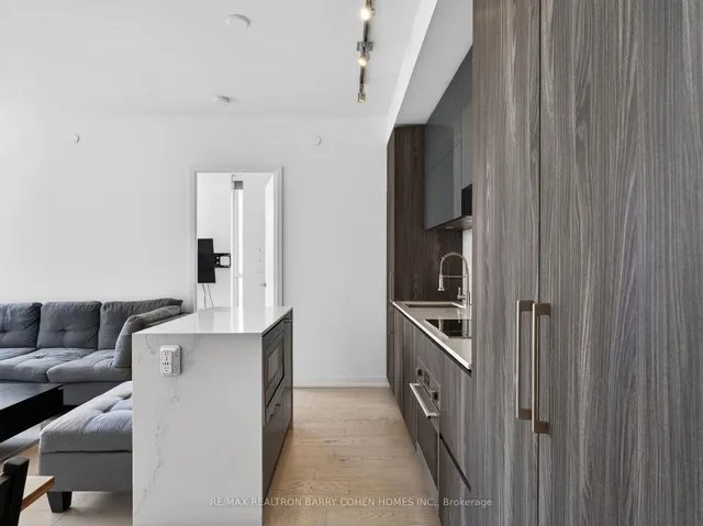 1 Yorkville Ave #905, Toronto 5