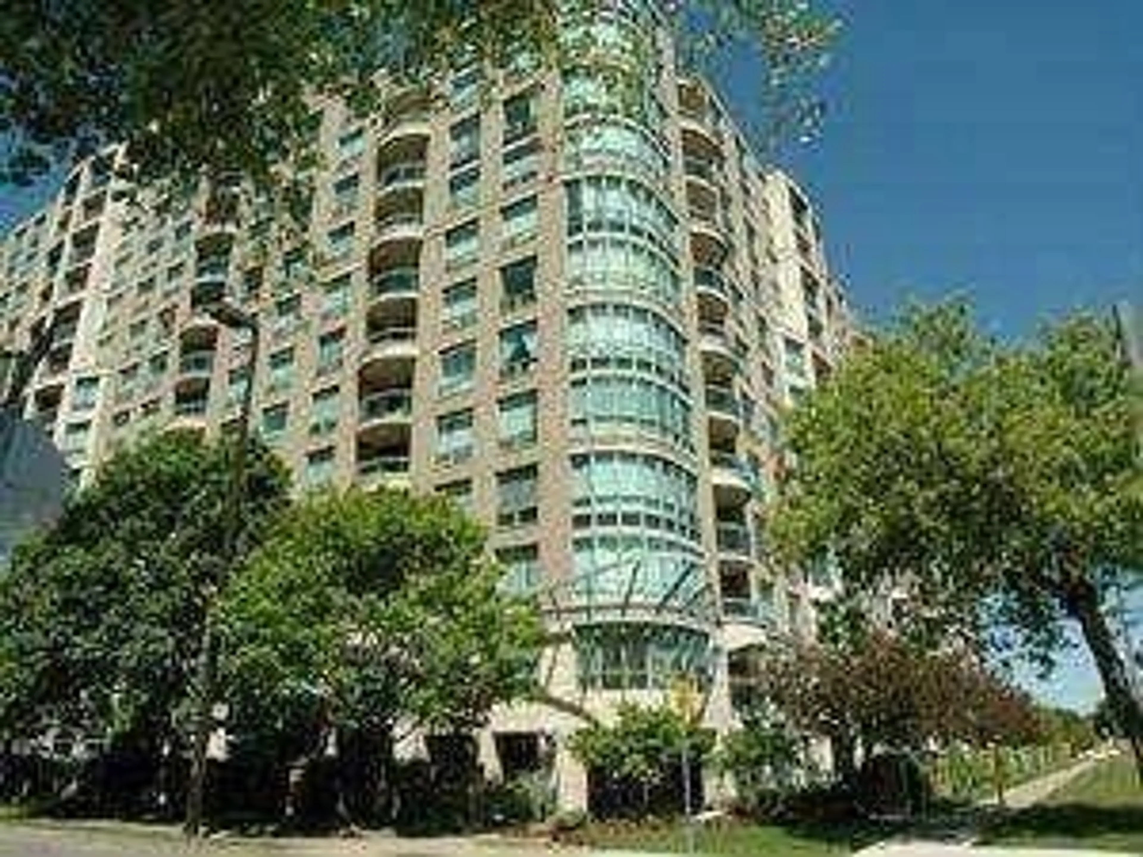 Indoor foyer for 18 Pemberton Ave #409, Toronto Ontario M2M 1Y1