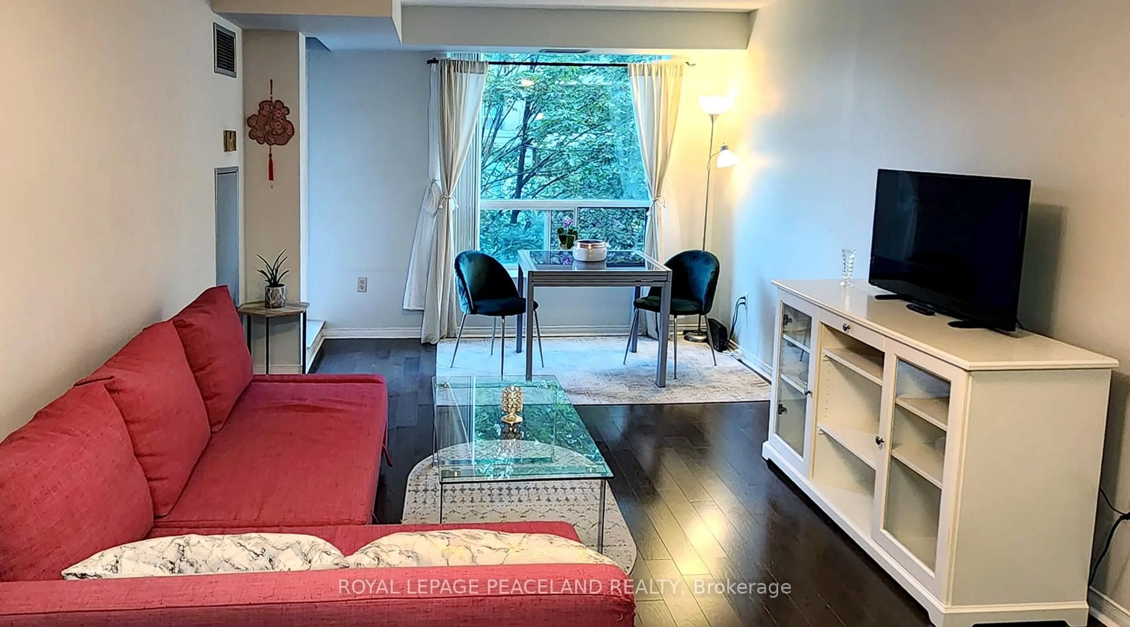 Living room with furniture, wood/laminate floor for 18 Pemberton Ave #409, Toronto Ontario M2M 1Y1