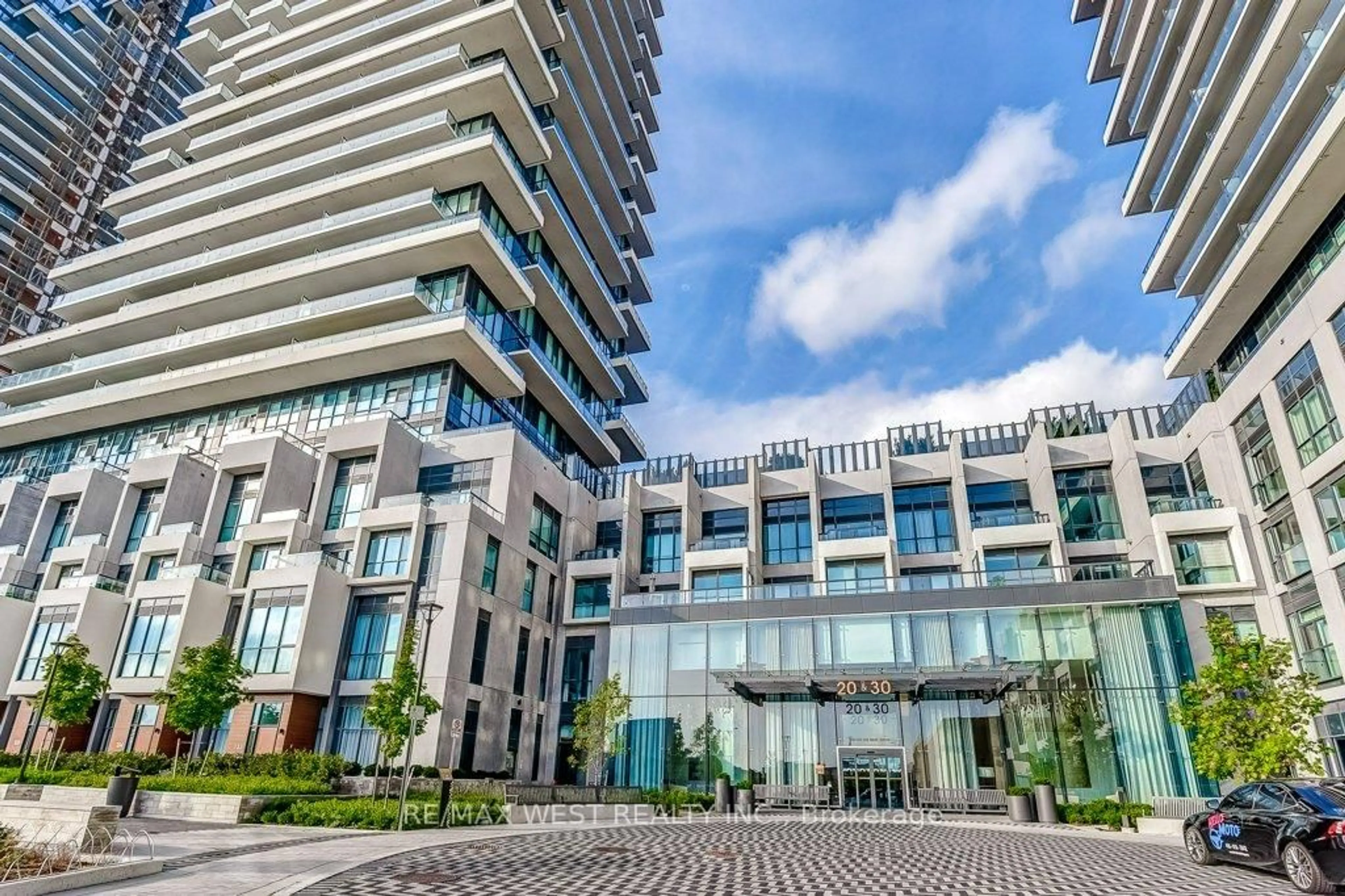 Indoor foyer for 20 Inn On The Park Dr #543, Toronto Ontario M3C 0P8