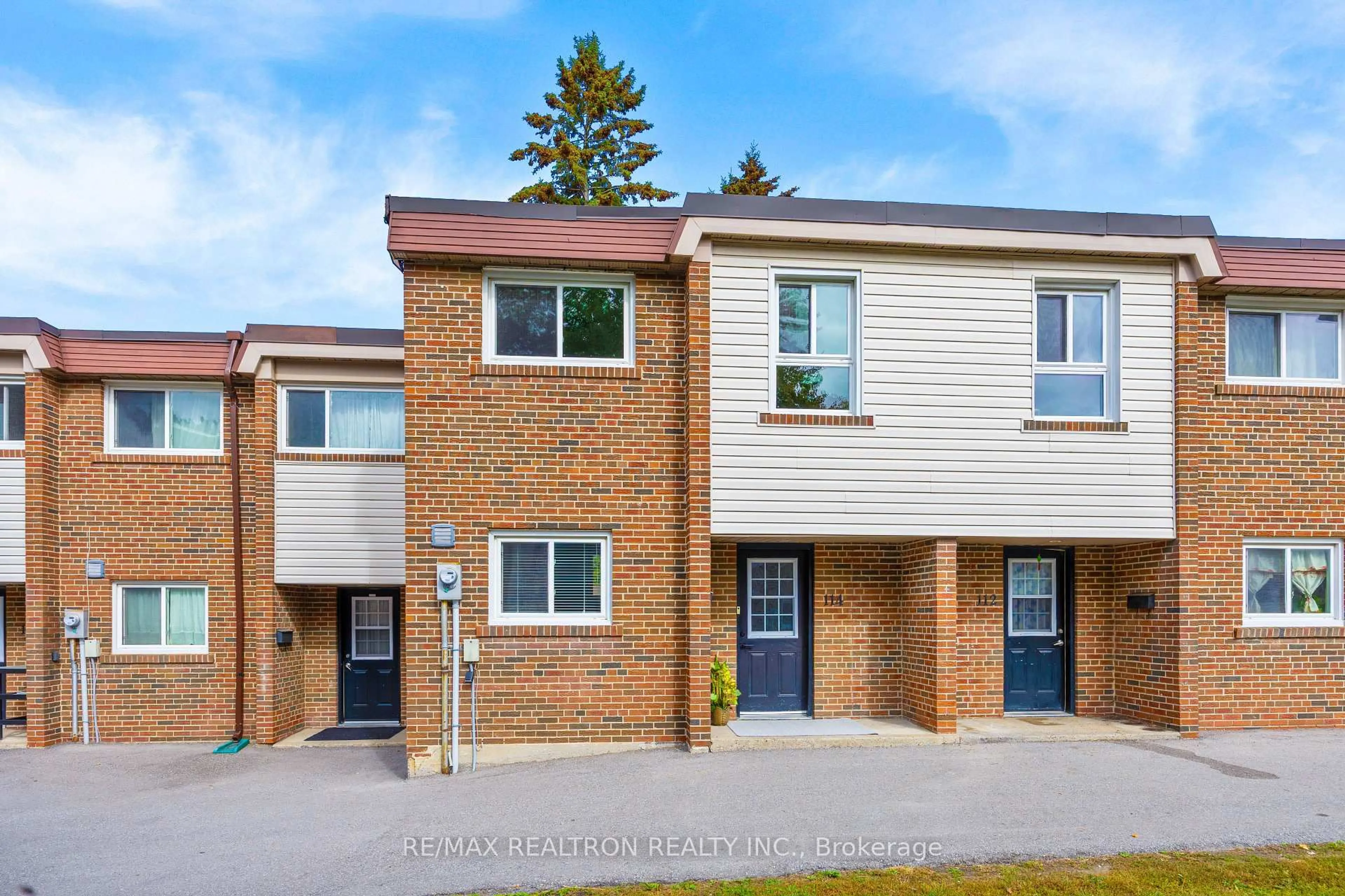 Home with brick exterior material, street for 65 Godstone Rd #114, Toronto Ontario M2J 3C8
