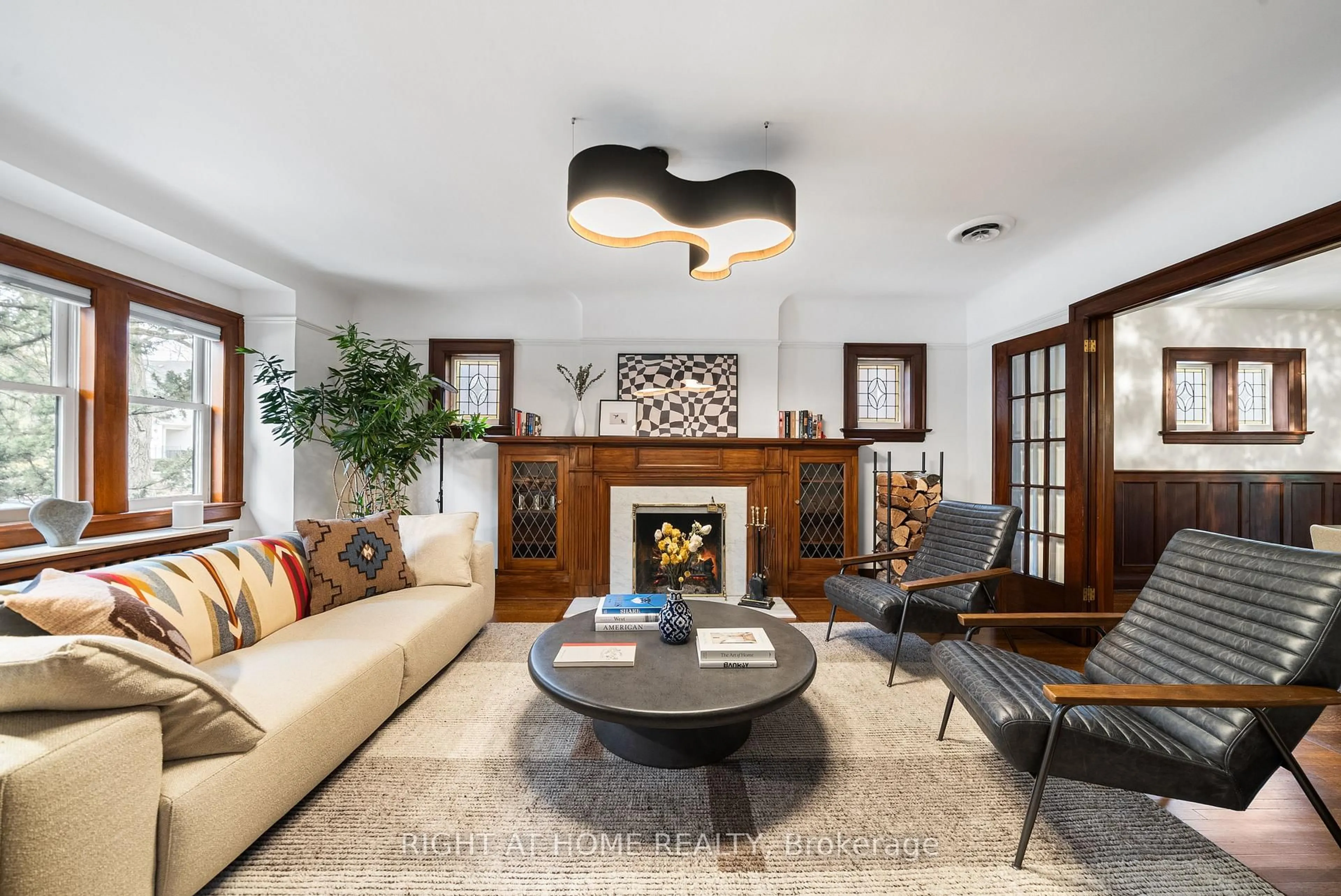 Living room with furniture, unknown for 113 Eastbourne Ave, Toronto Ontario M5P 2G4