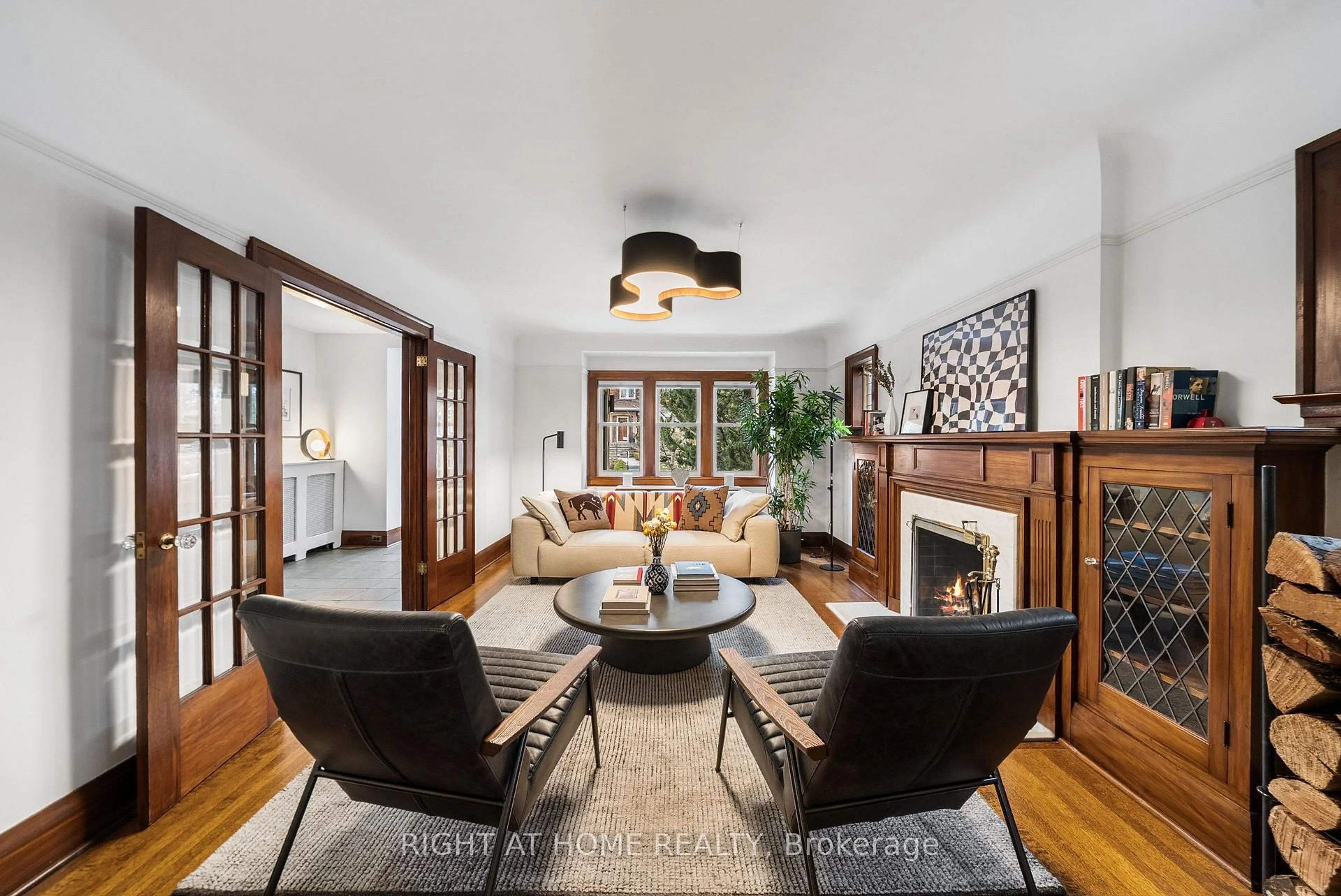 Living room with furniture, unknown for 113 Eastbourne Ave, Toronto Ontario M5P 2G4