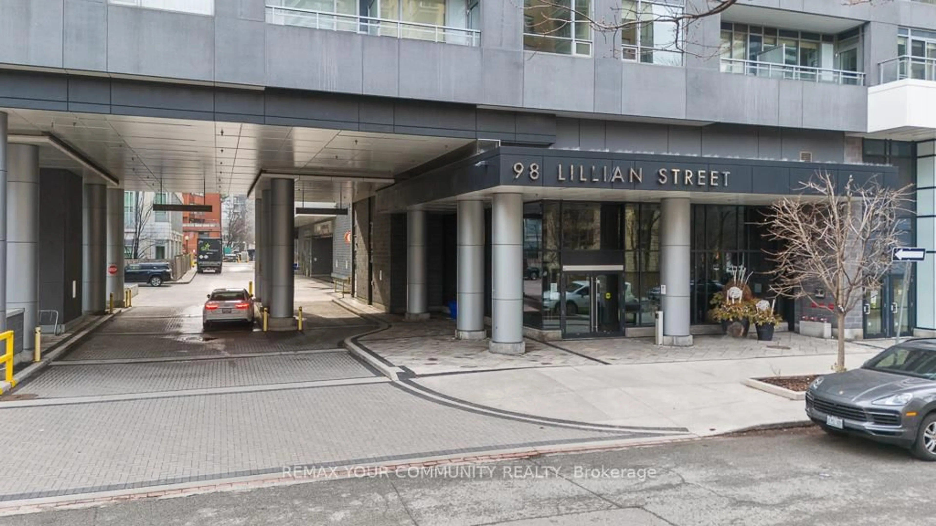 Unknown for 98 Lillian St #2215, Toronto Ontario M4S 0A5