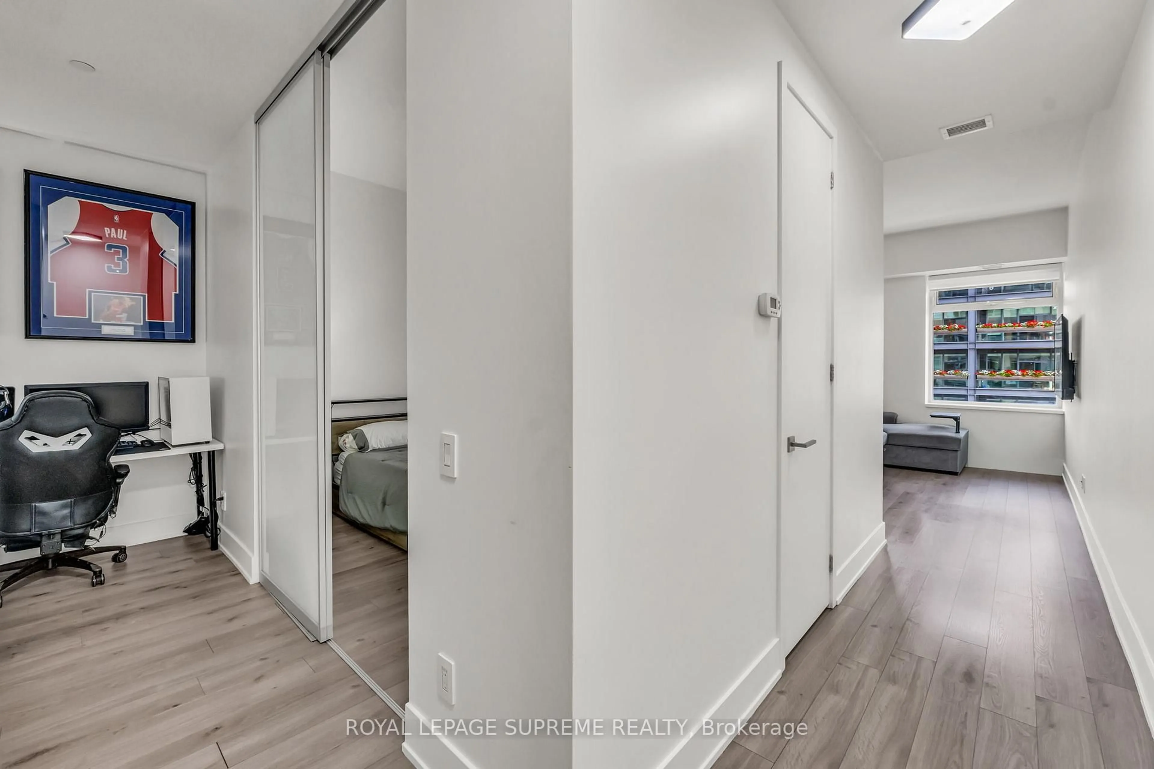 Indoor entryway for 111 St Clair Ave #604, Toronto Ontario M4V 1N5