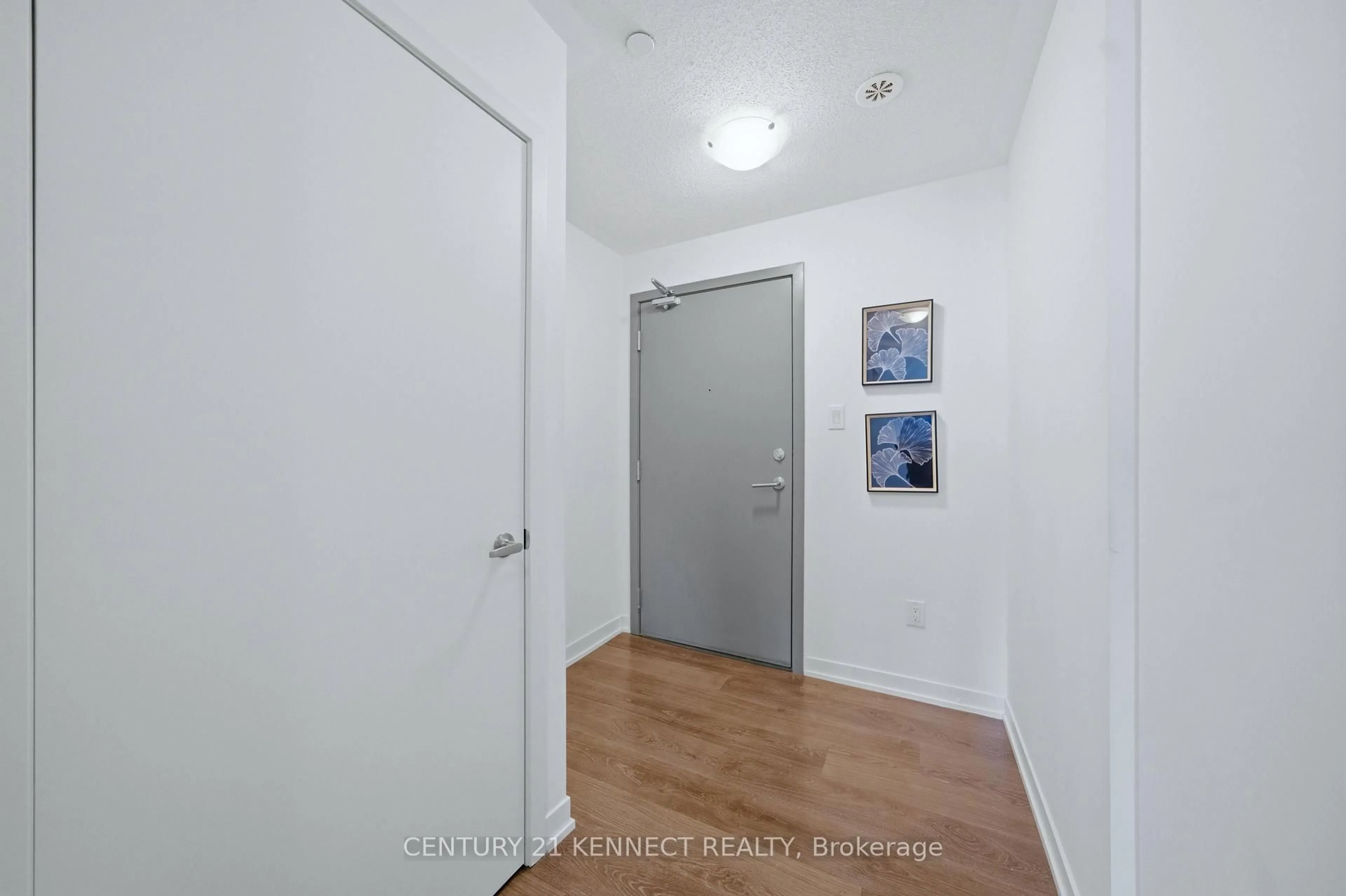 Indoor entryway for 20 Orchid Crt #211, Toronto Ontario M2L 2X8