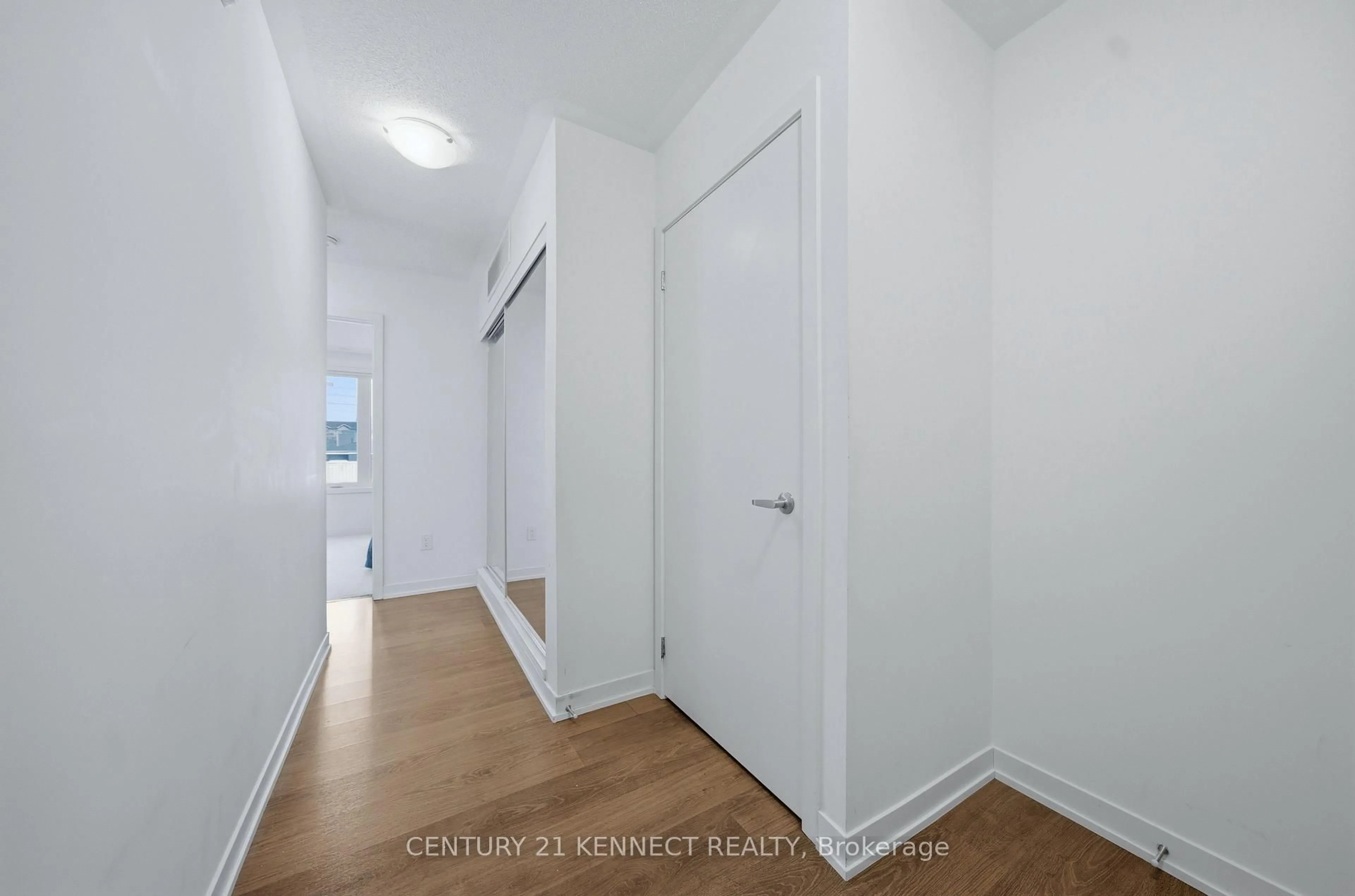 Indoor entryway for 20 Orchid Pl Dr #211, Toronto Ontario M1B 0E1