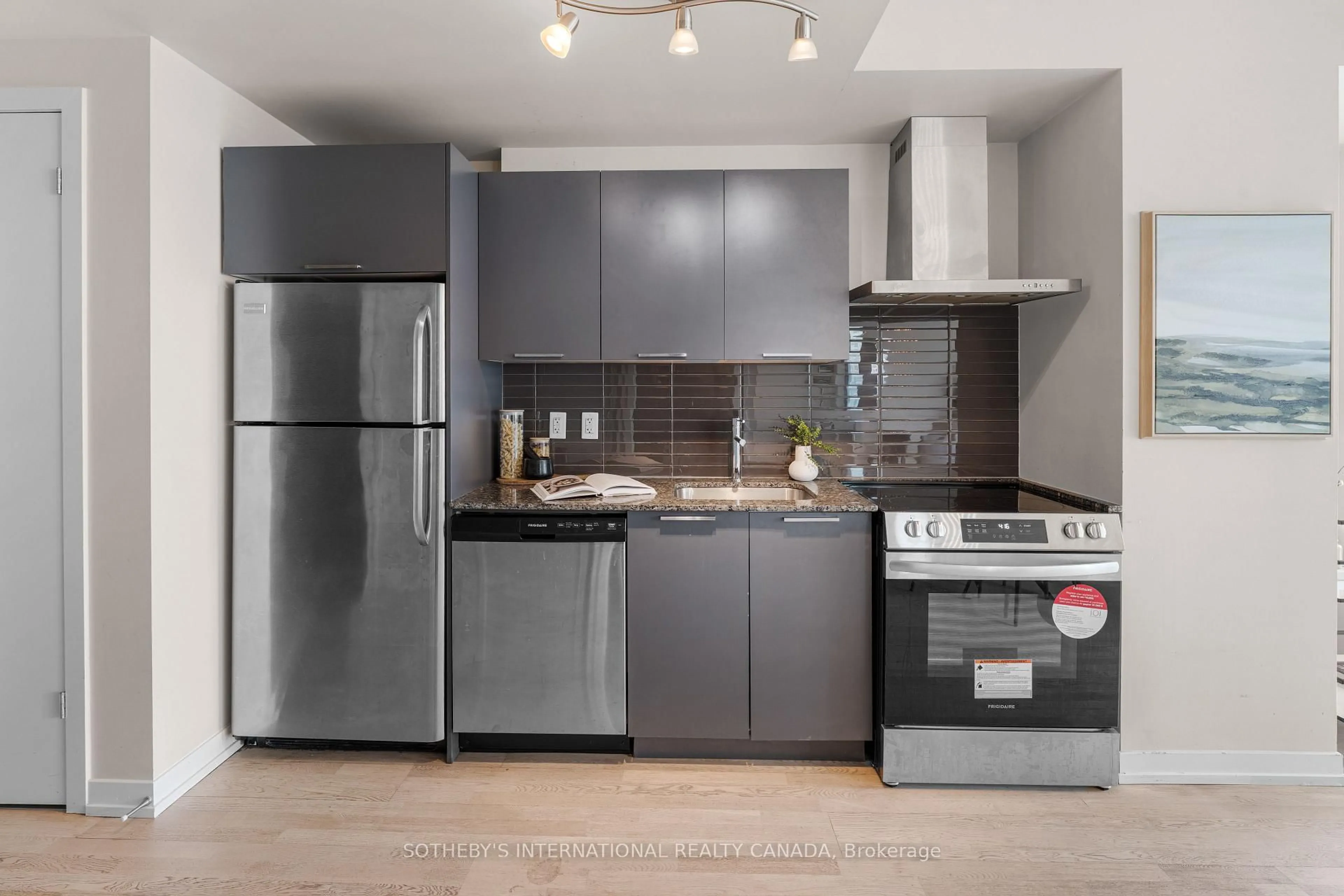 Standard kitchen, unknown for 95 Bathurst St #1204, Toronto Ontario M5V 0H7