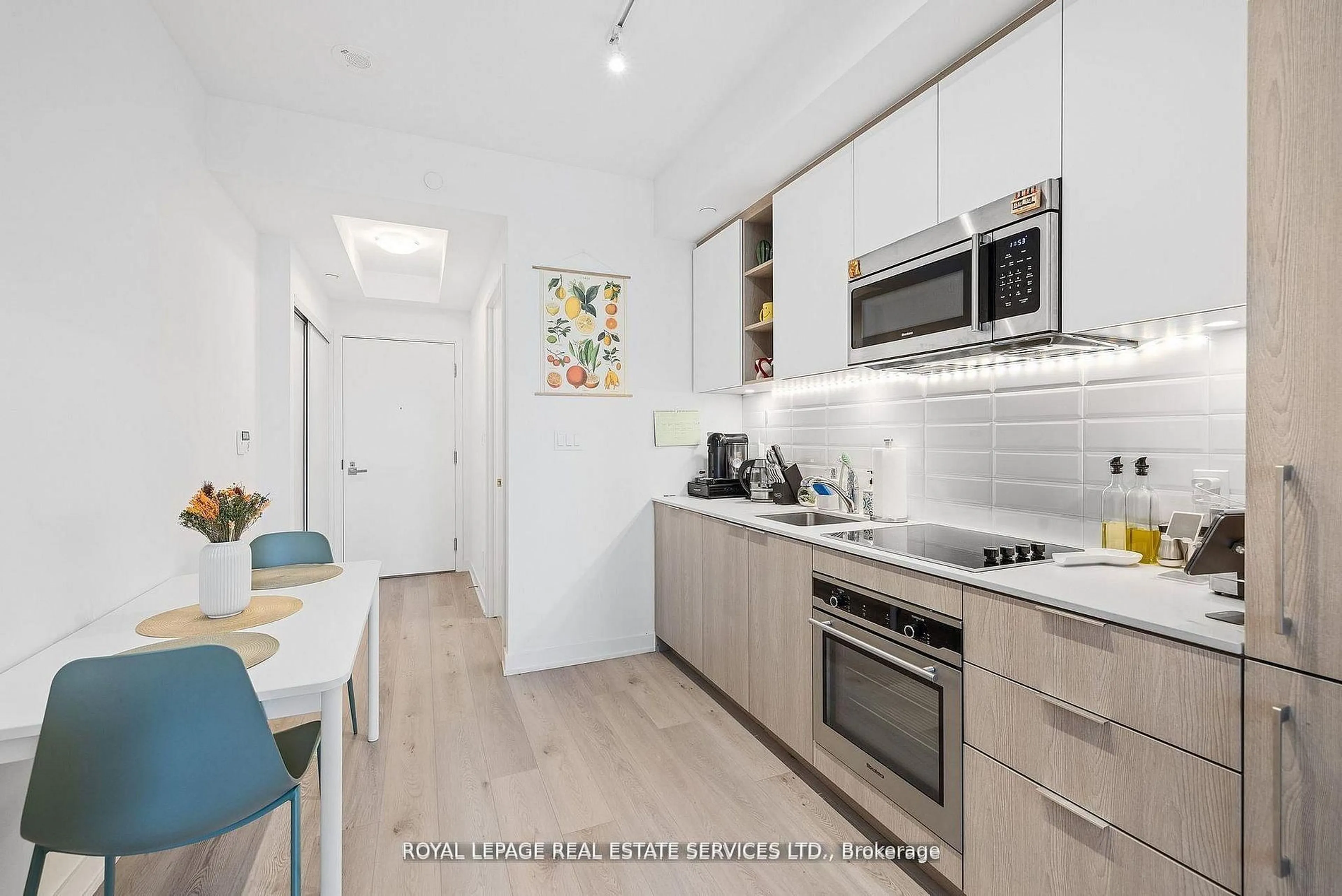 Standard kitchen, unknown for 50 Ordnance St #1603, Toronto Ontario M6K 0C9