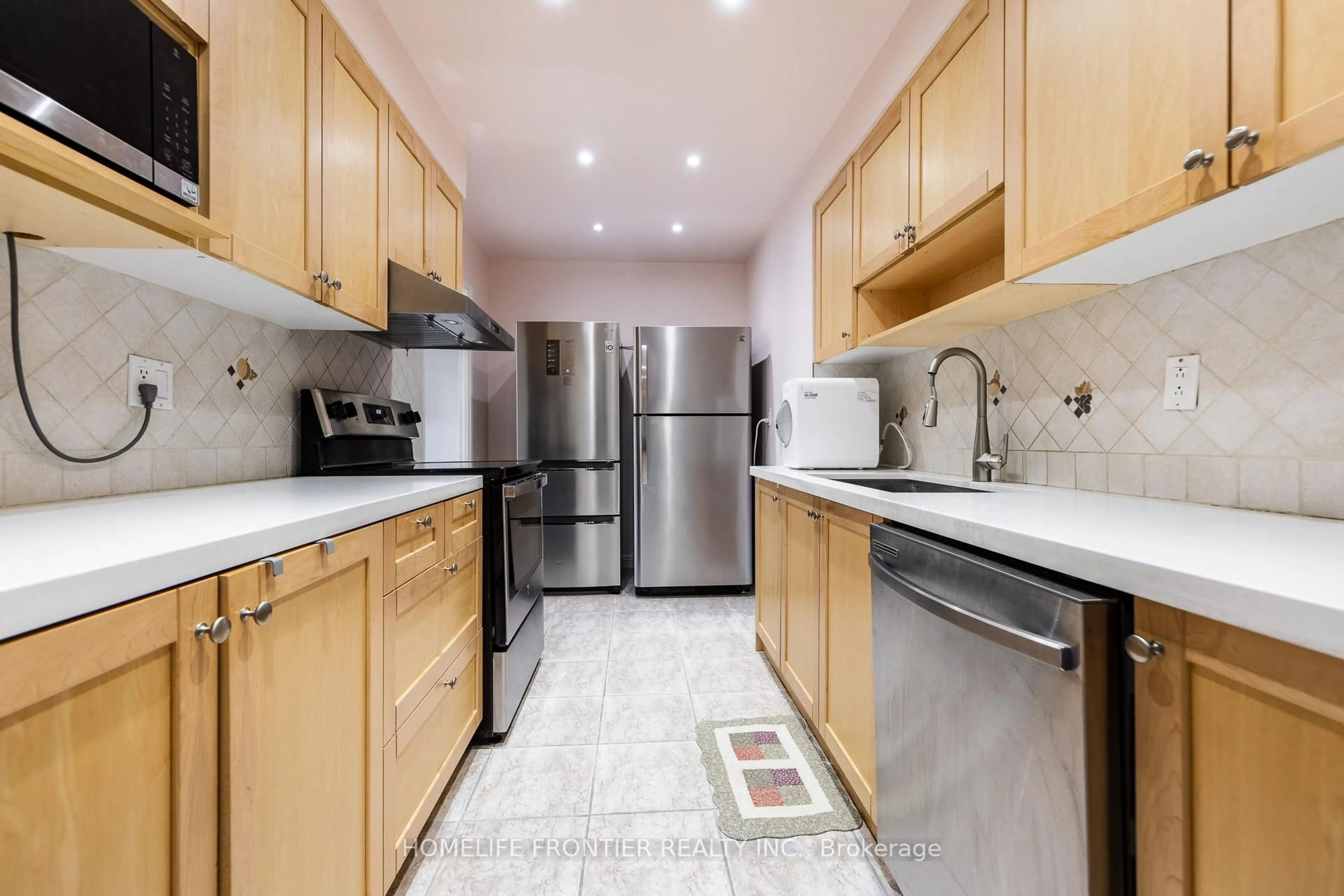 Standard kitchen, ceramic/tile floor for 4005 Don Mills Rd #134, Toronto Ontario M2H 3J9