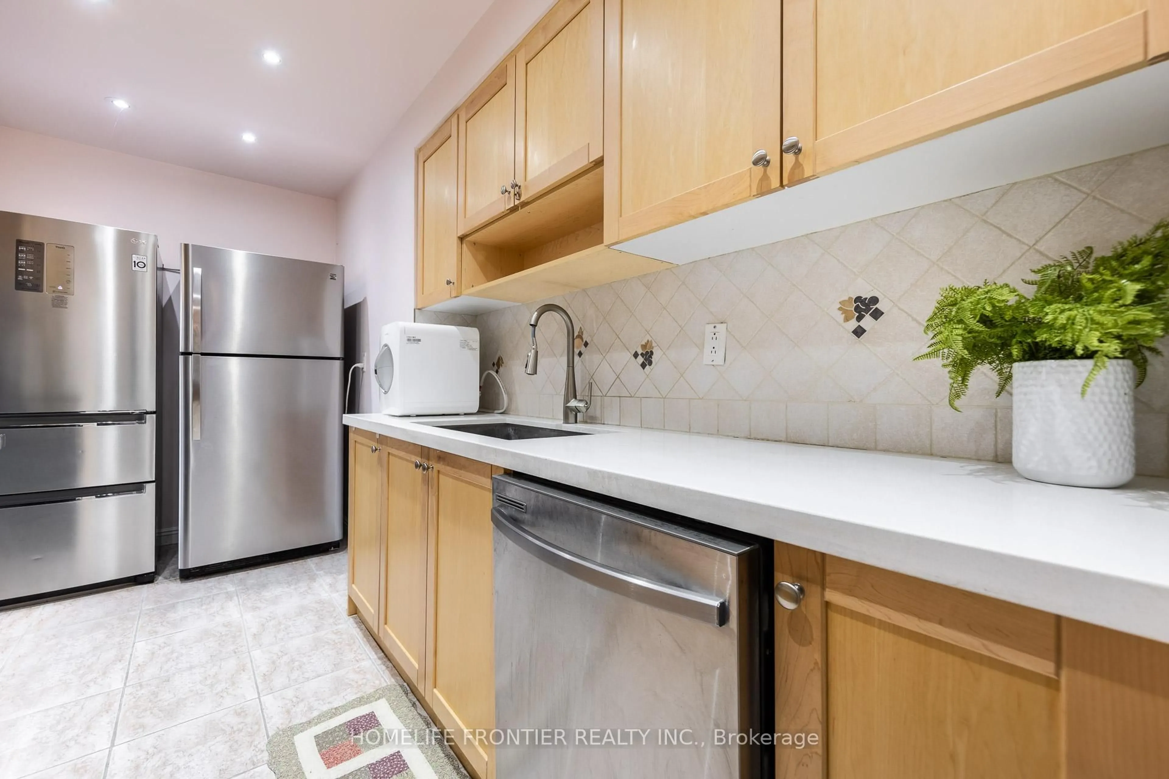 Standard kitchen, unknown for 4005 Don Mills Rd #134, Toronto Ontario M2H 3J9