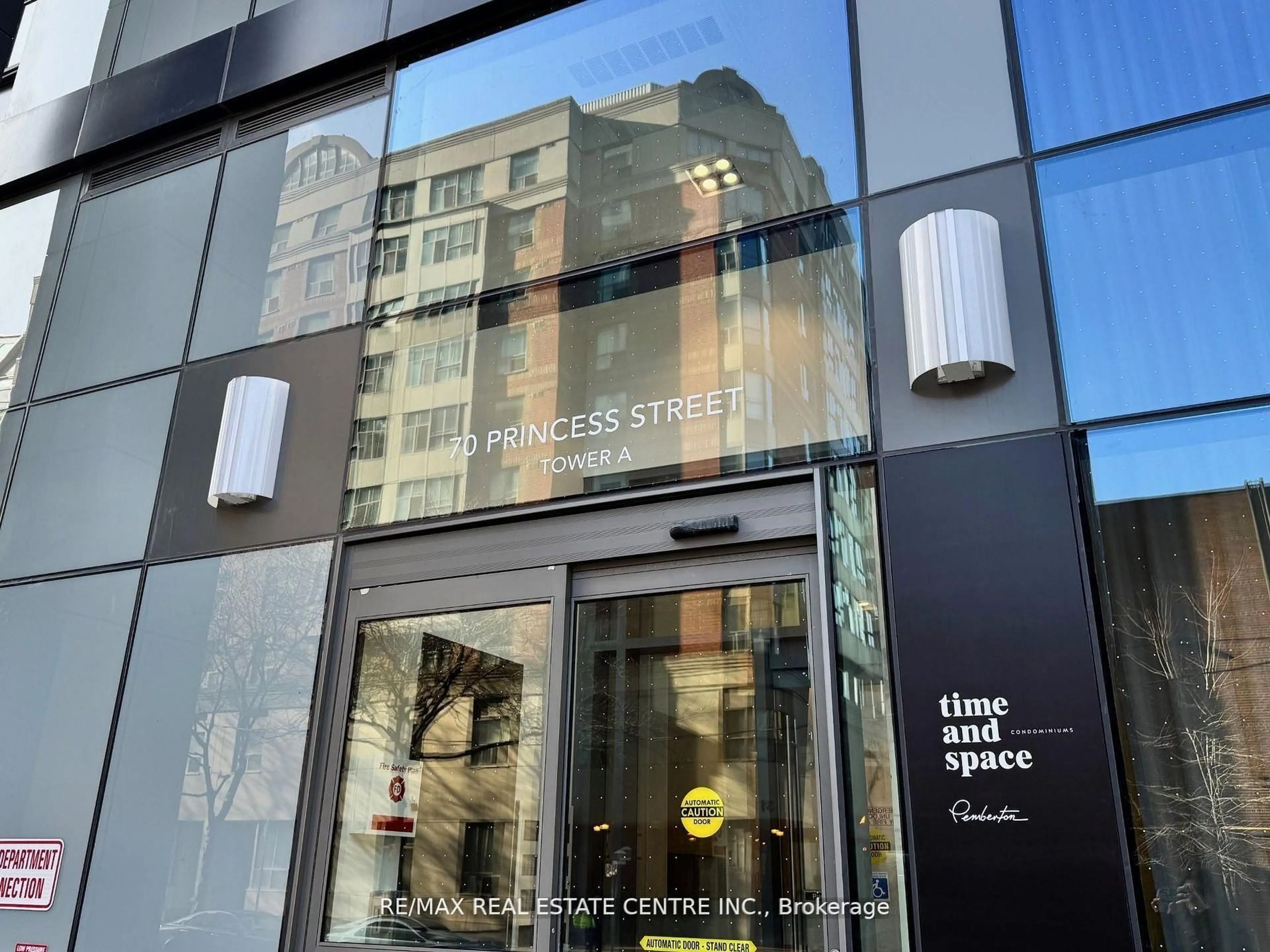 Indoor foyer for 70 Princess St #1925A, Toronto Ontario M5A 0X6