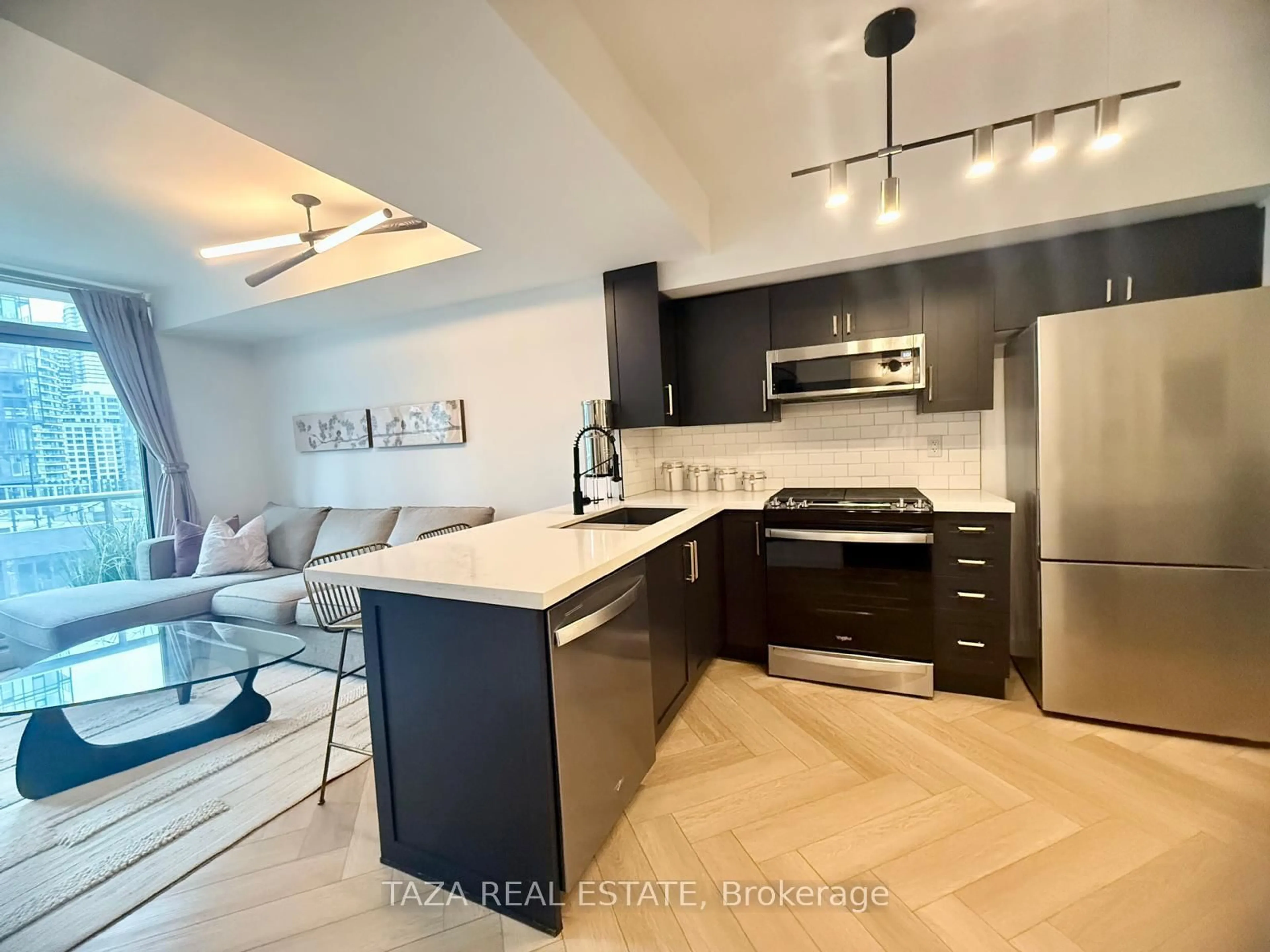Open concept kitchen, unknown for 10 Navy Wharf Crt #1705, Toronto Ontario M5V 3V2