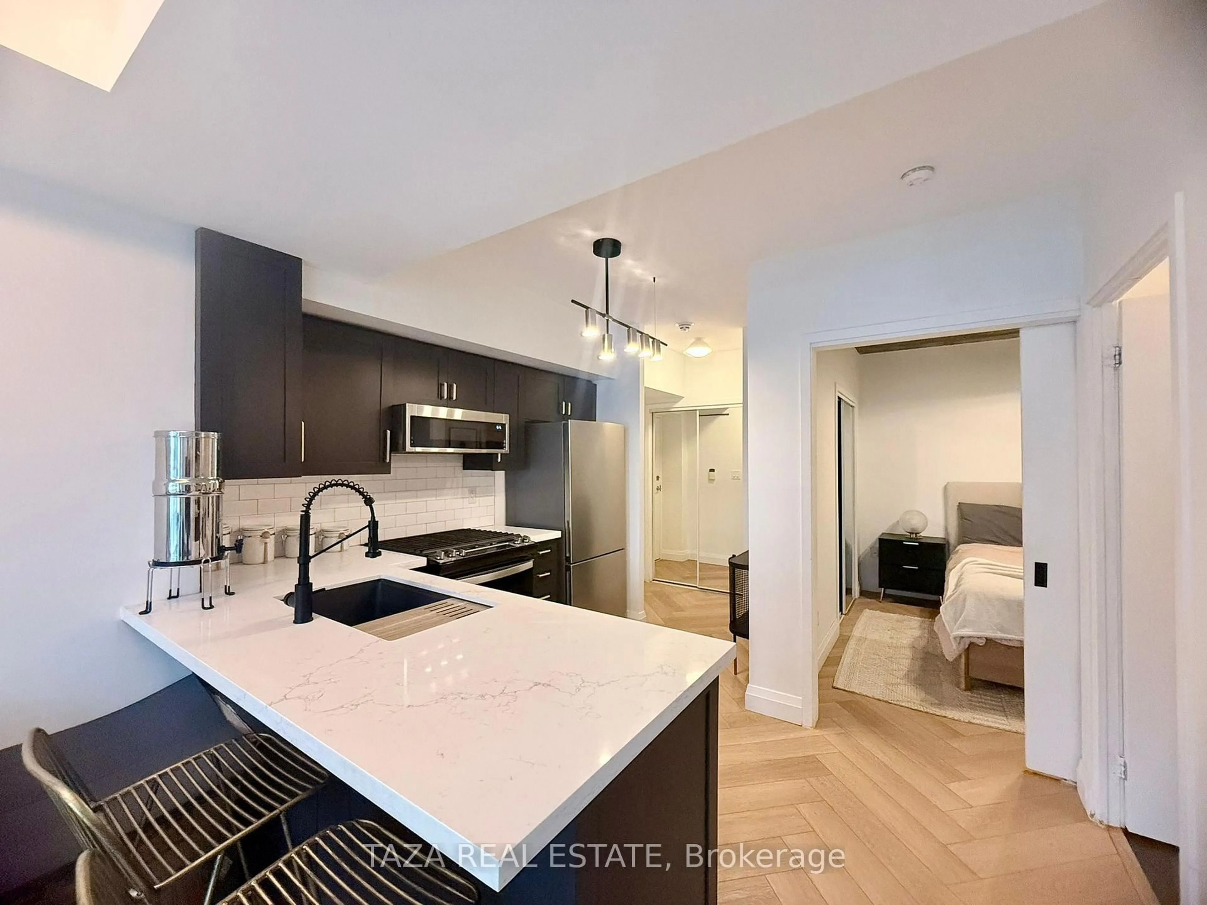 Open concept kitchen, ceramic/tile floor for 10 Navy Wharf Crt #1705, Toronto Ontario M5V 3V2
