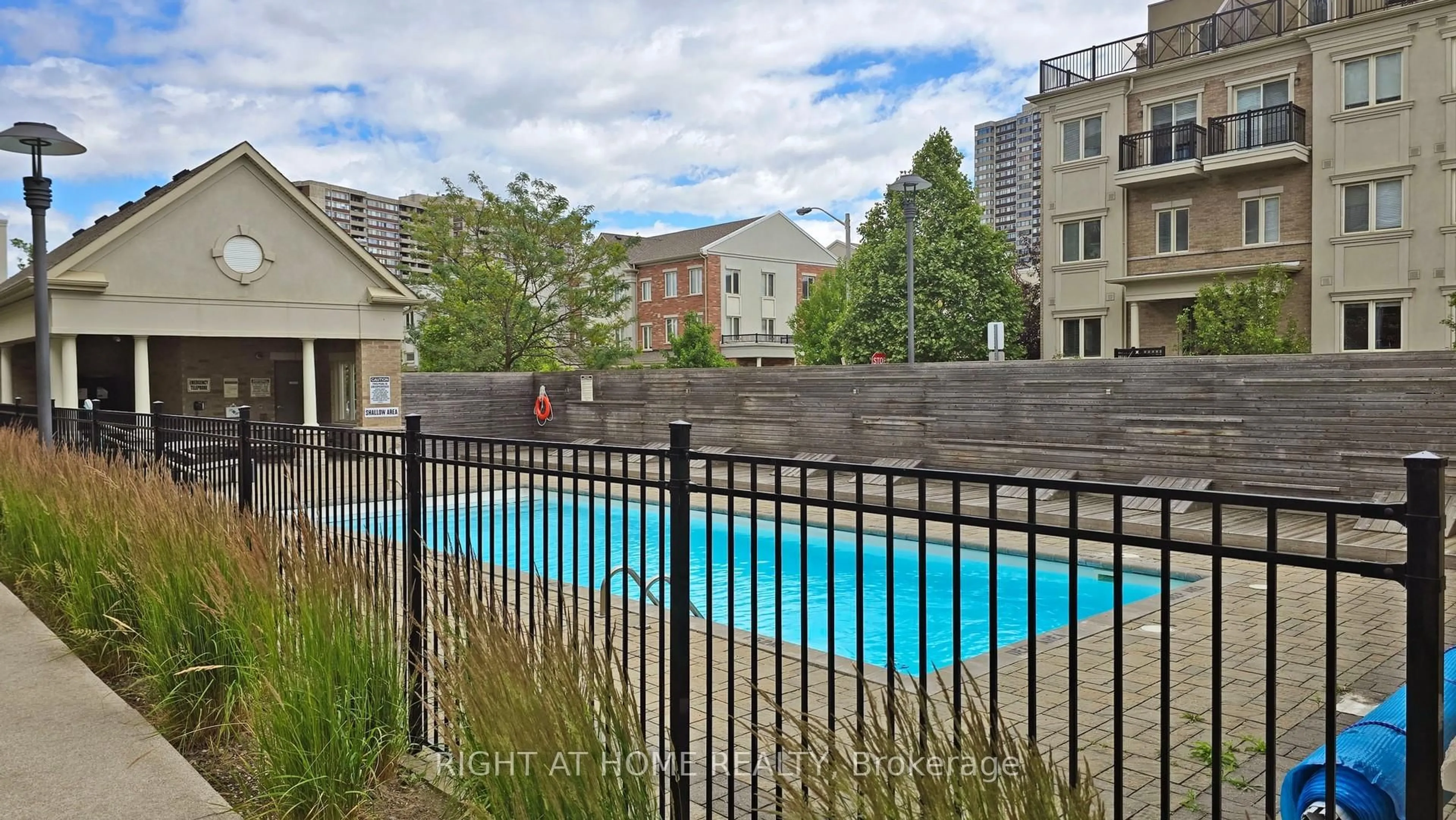 Pool for 19 Coneflower Cres #258, Toronto Ontario M2R 0A5