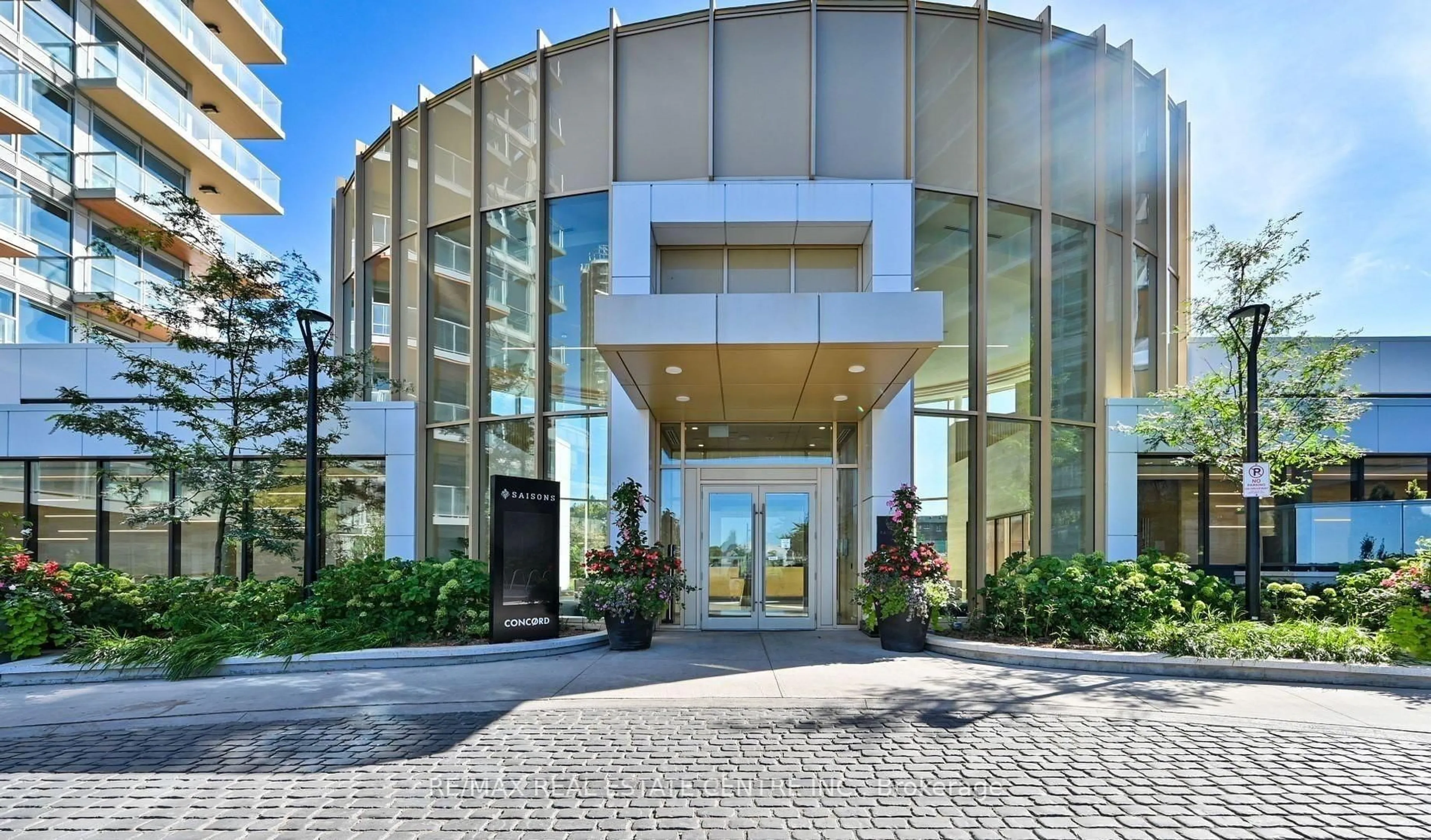 Indoor foyer for 25 Mcmahon Dr #310, Toronto Ontario M2K 0J1