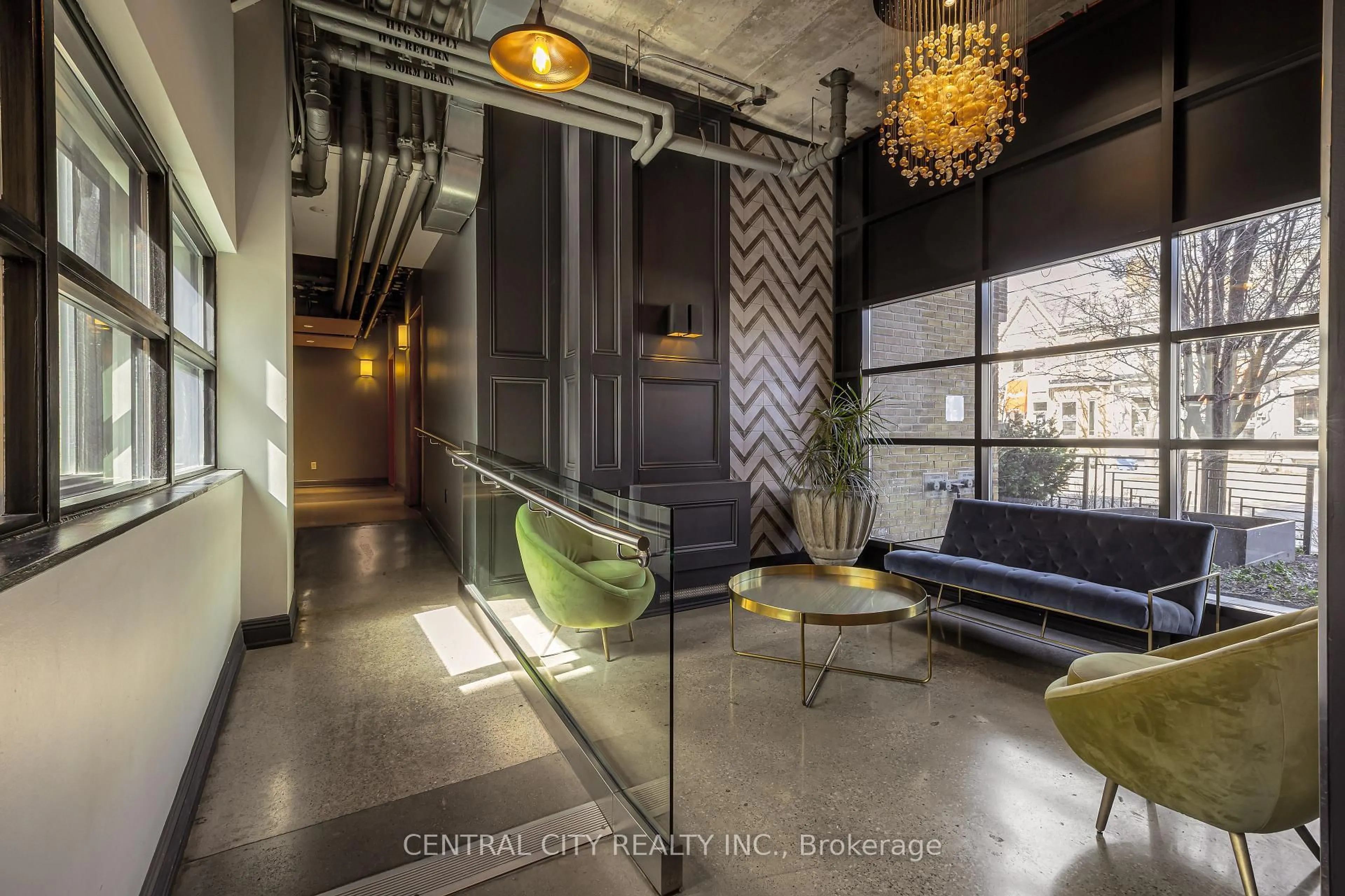 Unknown for 833 King St #303, Toronto Ontario M5V 1N9