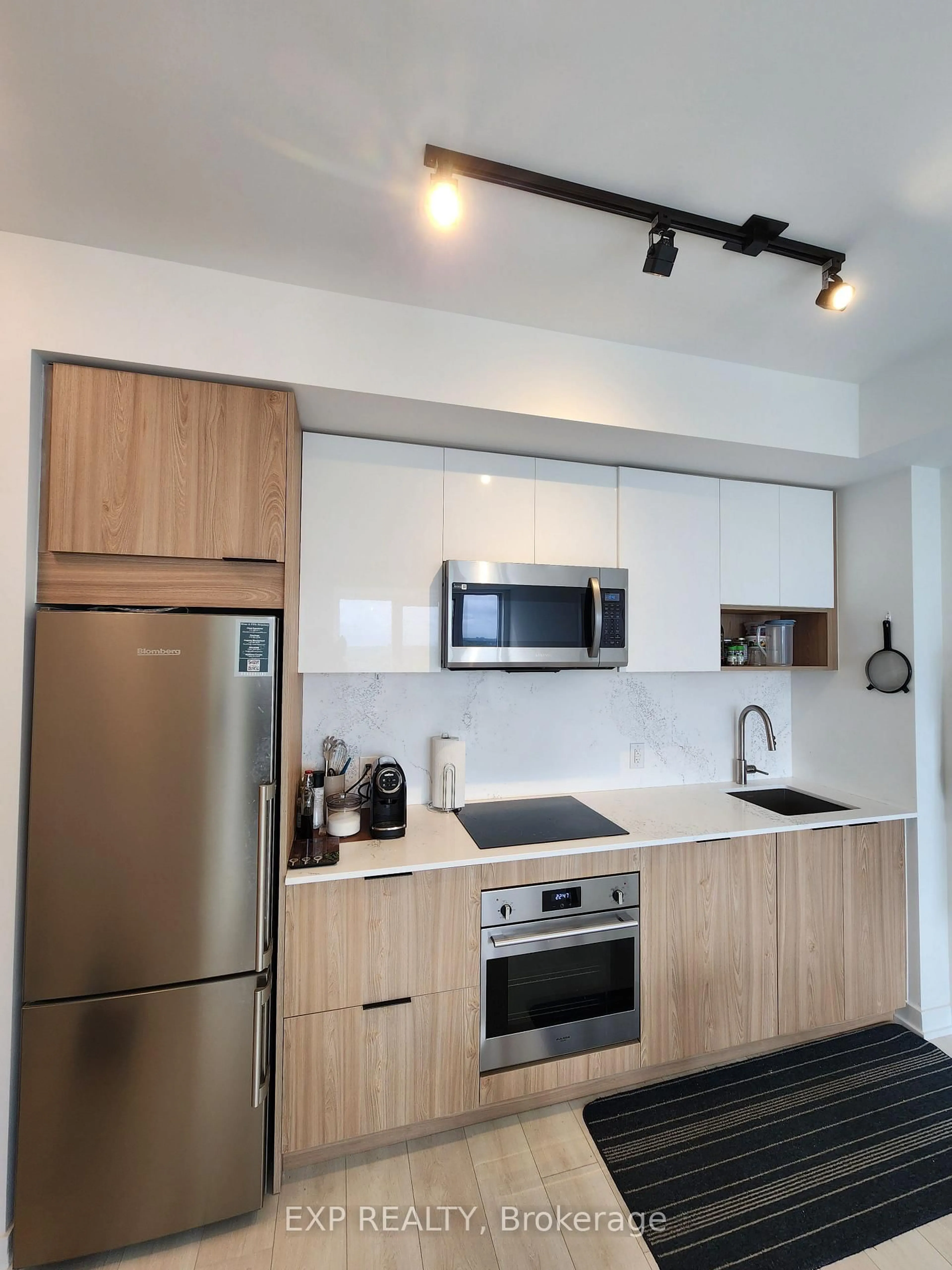 Standard kitchen, unknown for 5 Defries St #3012, Toronto Ontario M5A 0W7