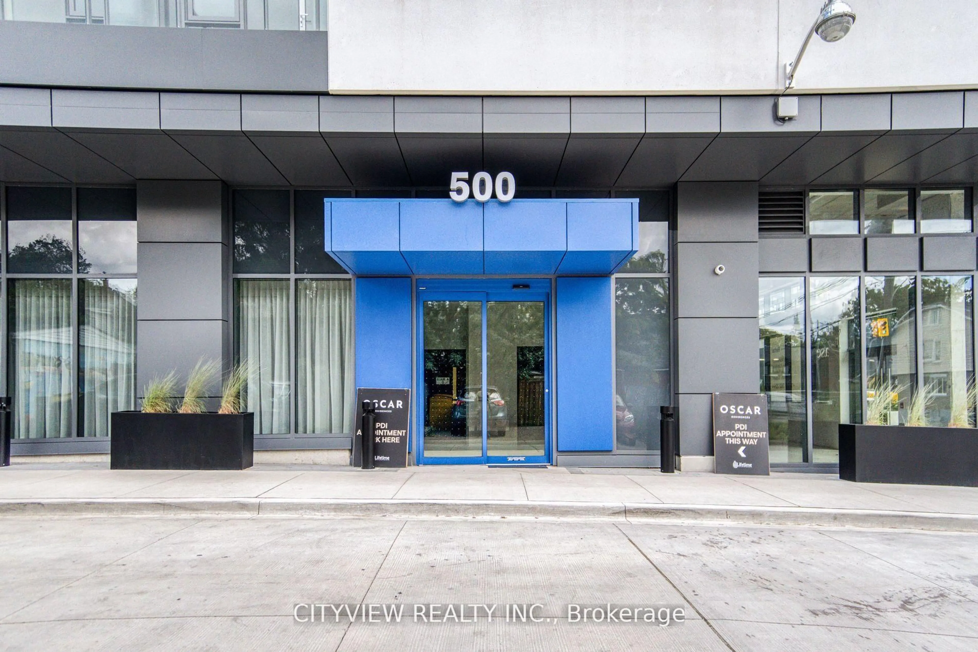 Indoor foyer for 500 Dupont St #PH13, Toronto Ontario M6G 1Y7