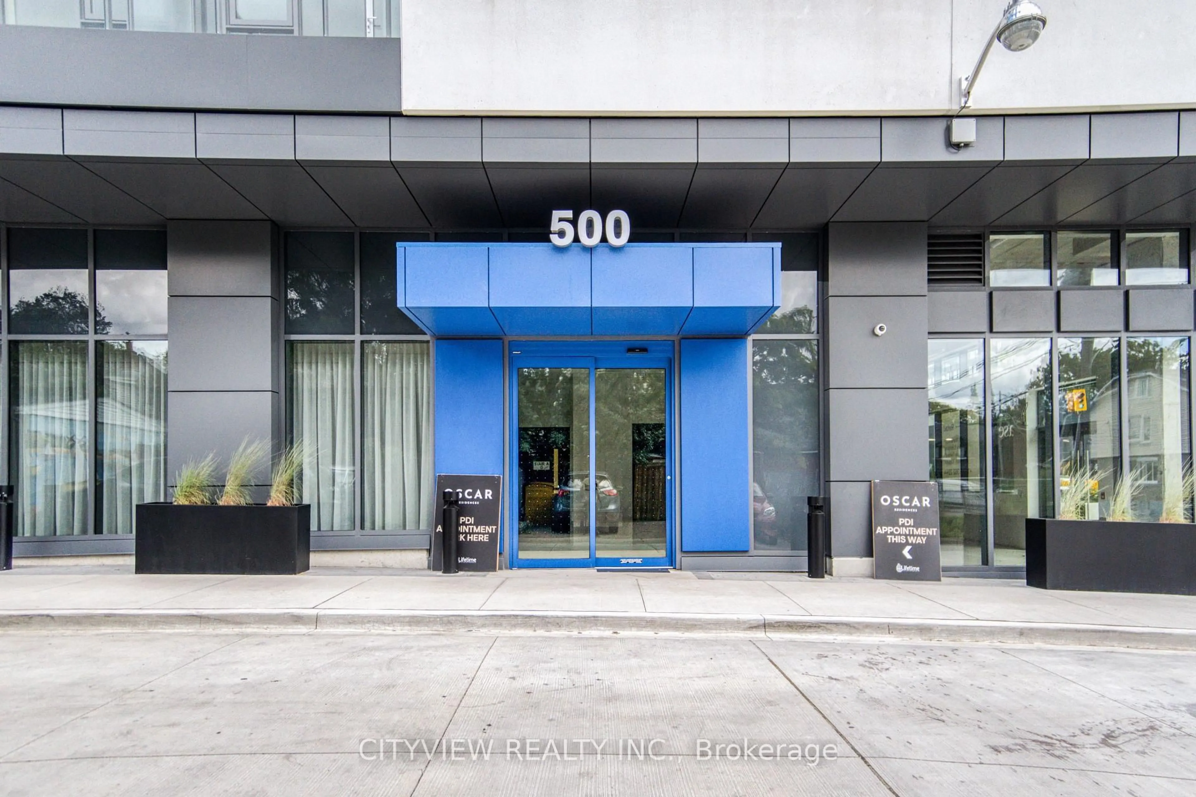 Indoor foyer for 500 Dupont St #PH5, Toronto Ontario M6G 1Y7