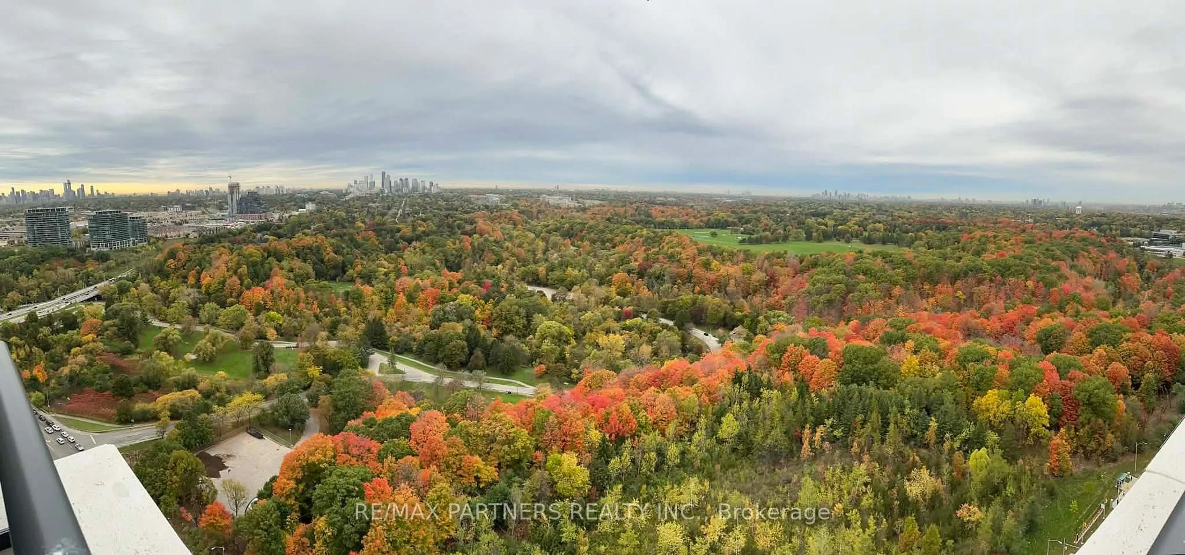 A pic from outside/outdoor area/front of a property/back of a property/a pic from drone, forest/trees view for 10 Inn on the Park Dr #2603, Toronto Ontario M3C 0P9