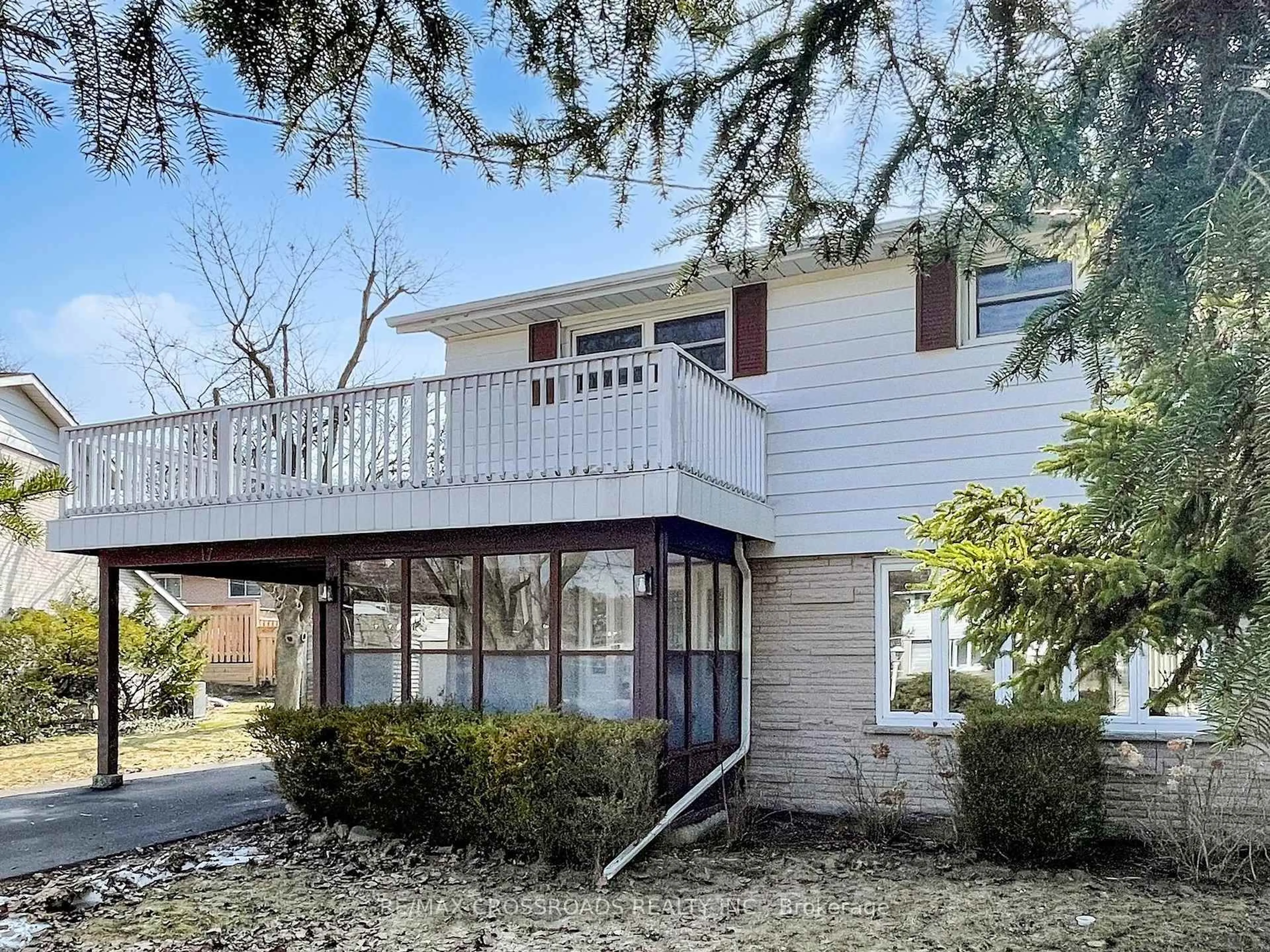 Home with vinyl exterior material, street for 17 Ferbane Pl, Toronto Ontario M2J 1Y7